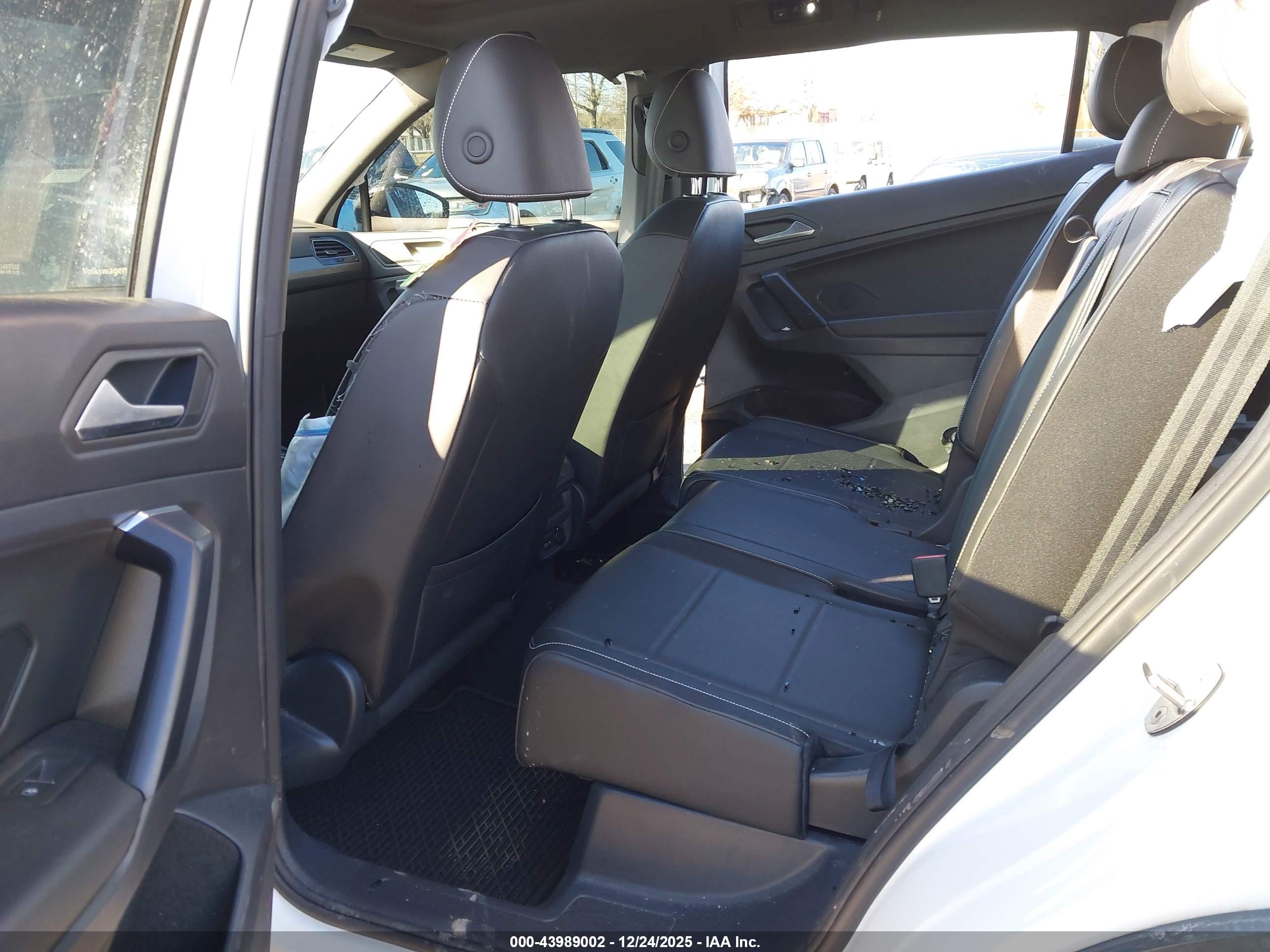 VOLKSWAGEN TIGUAN image 8