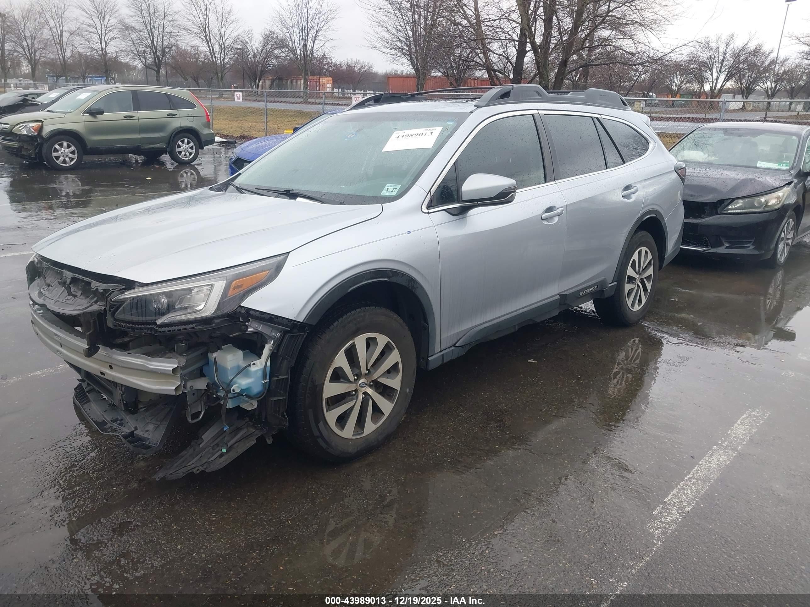 SUBARU OUTBACK image 2