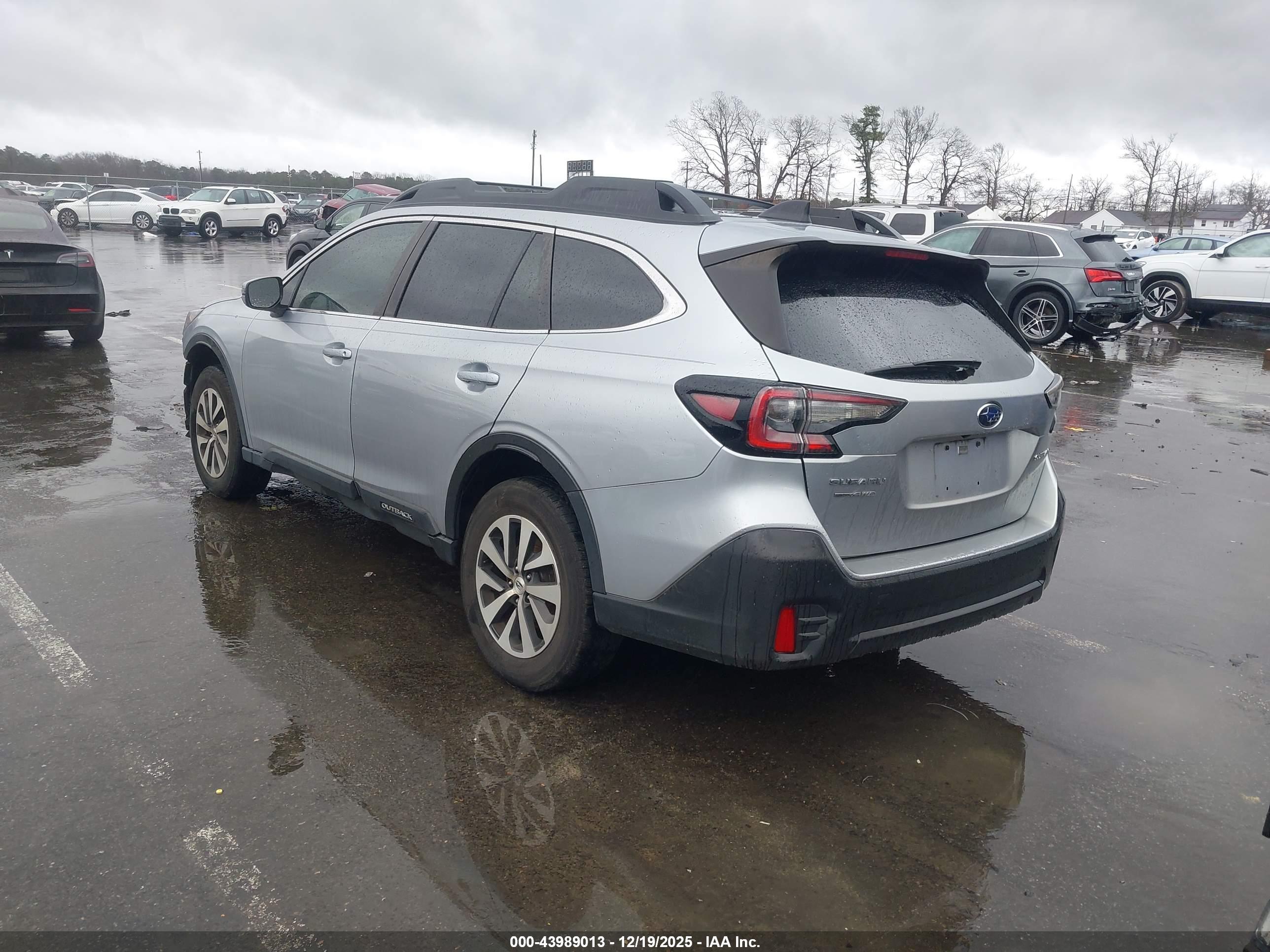 SUBARU OUTBACK image 3