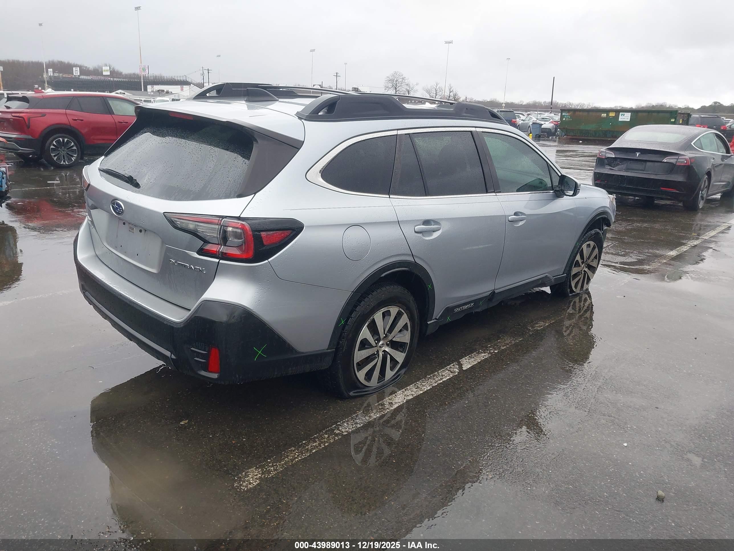SUBARU OUTBACK image 4