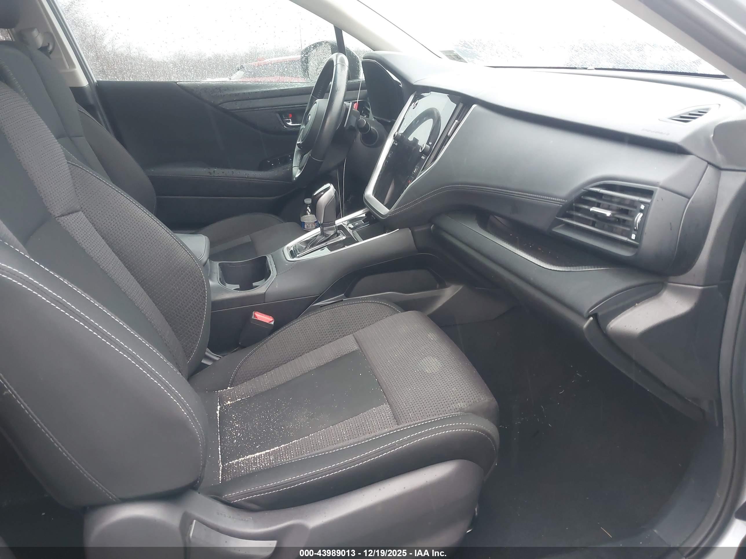 SUBARU OUTBACK image 5