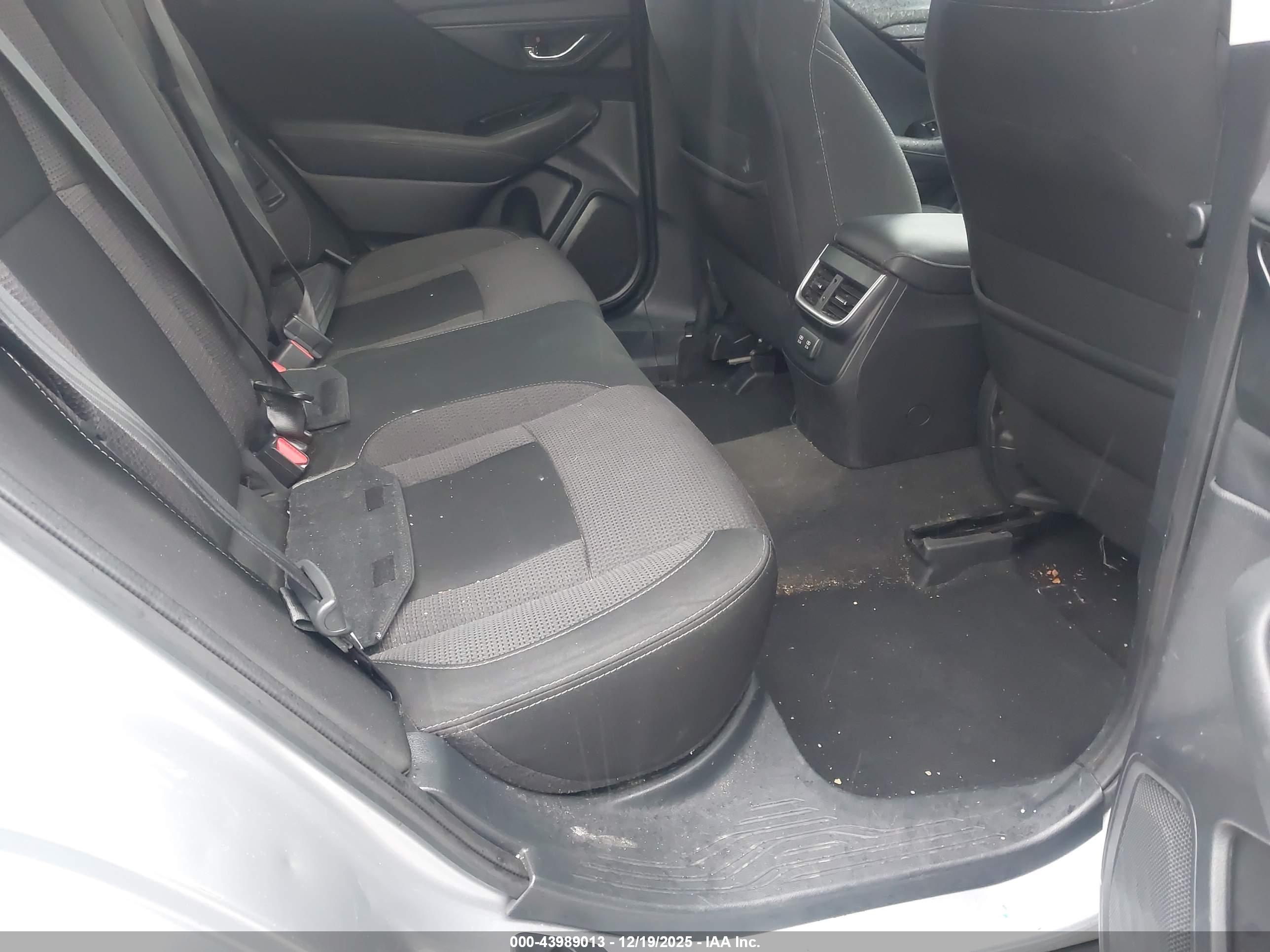 SUBARU OUTBACK image 8