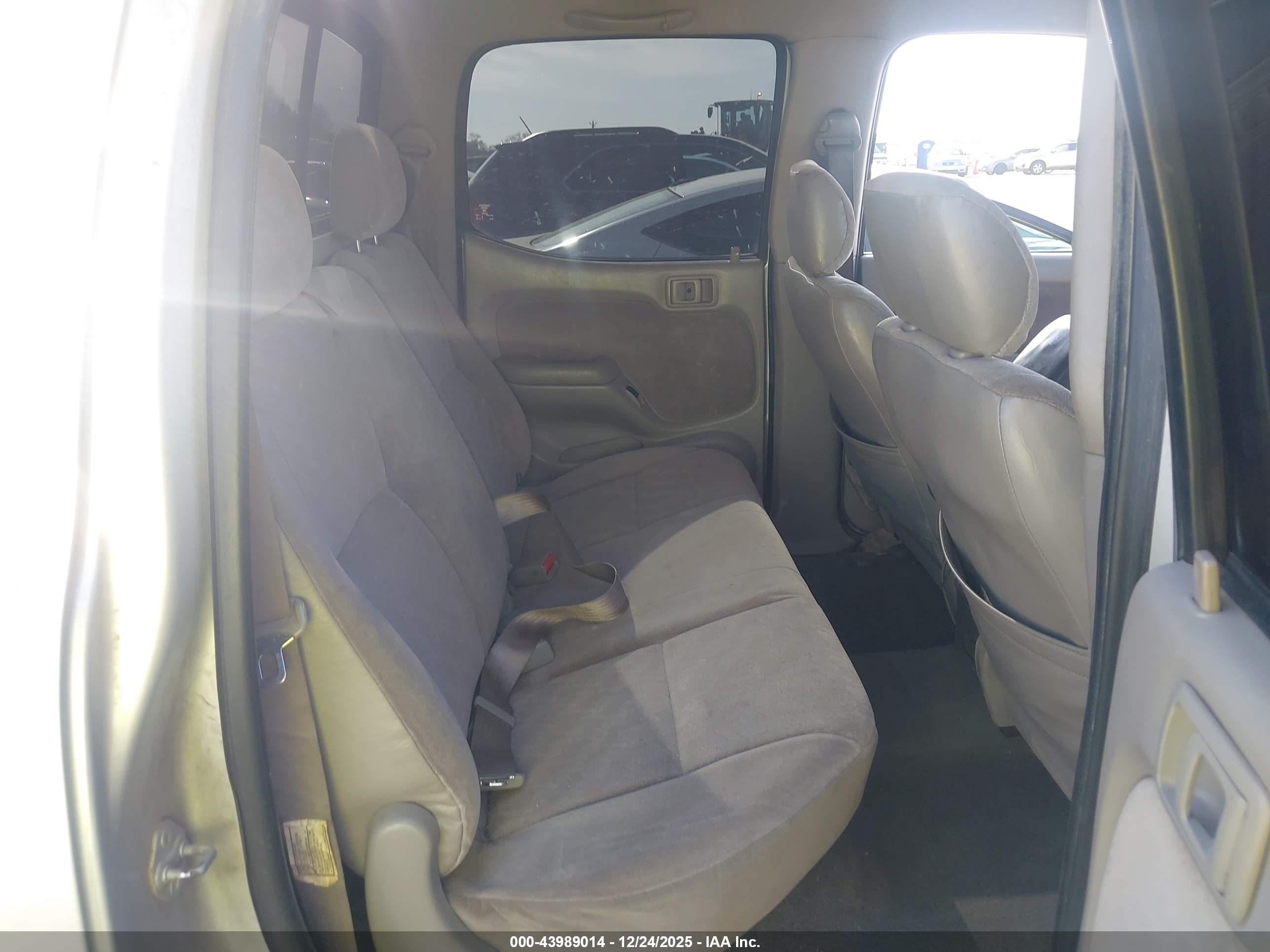 TOYOTA TACOMA image 8