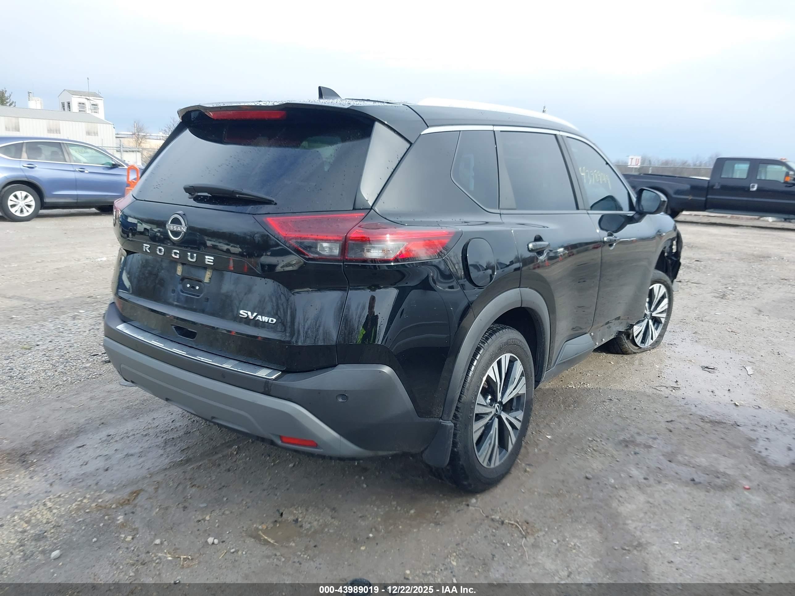 NISSAN ROGUE image 4
