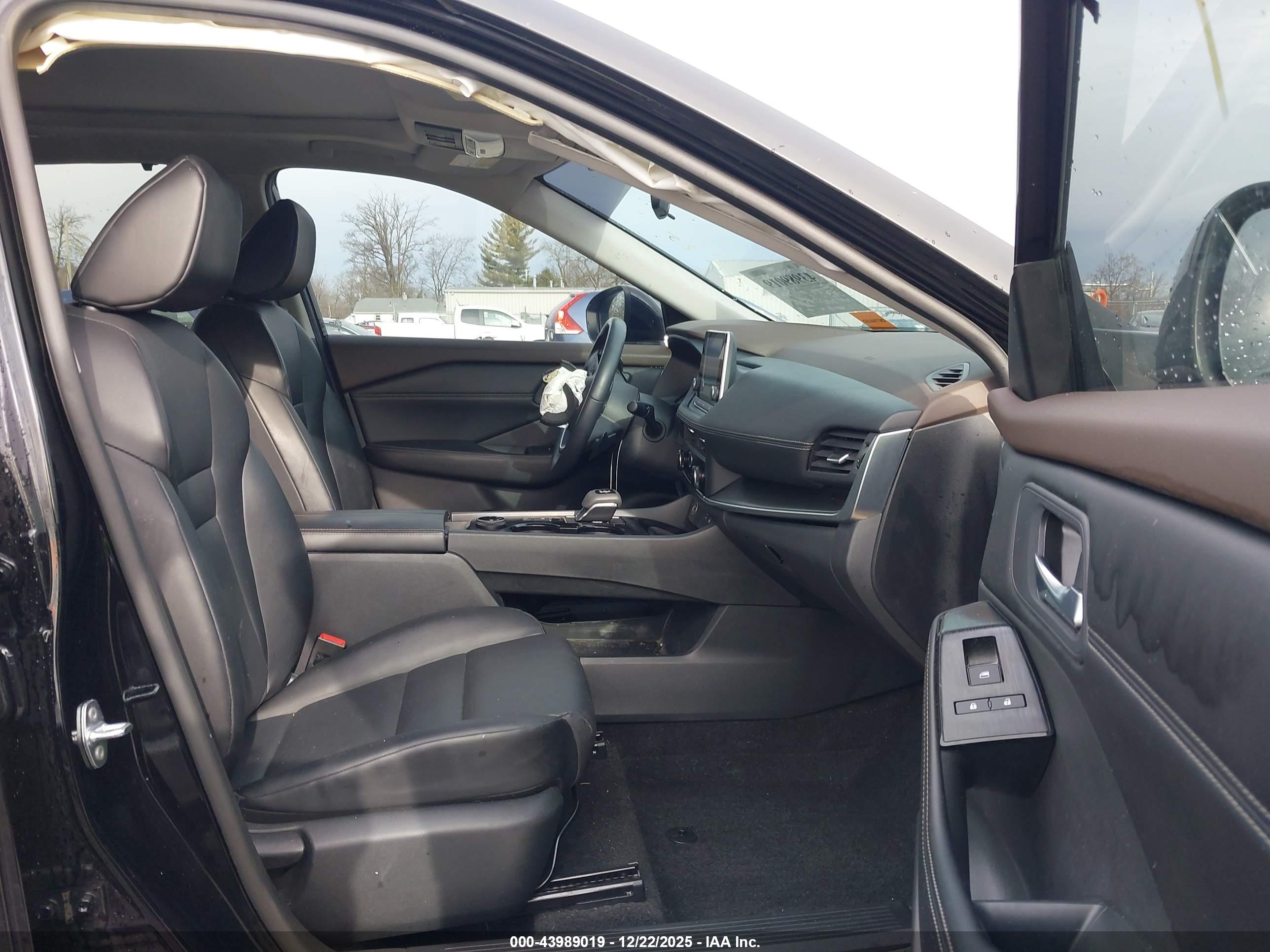 NISSAN ROGUE image 5