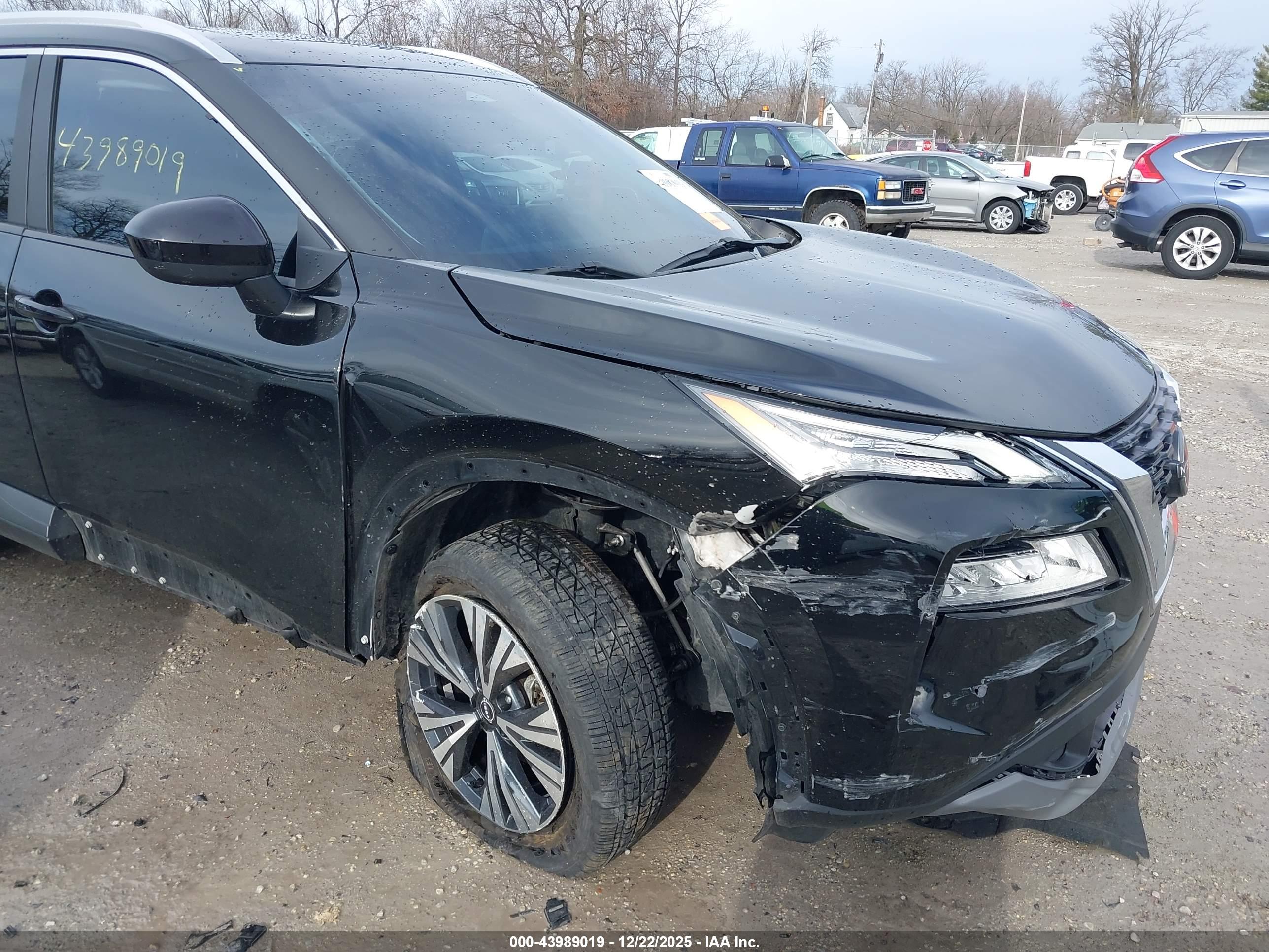 NISSAN ROGUE image 6