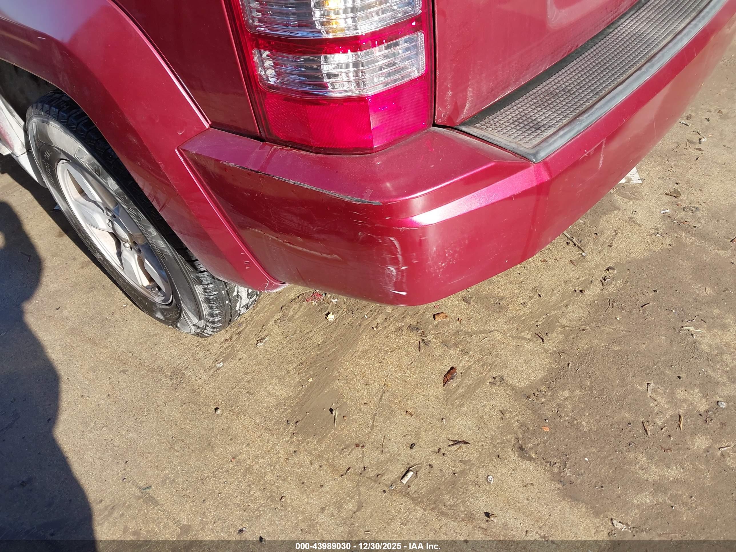 JEEP LIBERTY image 6