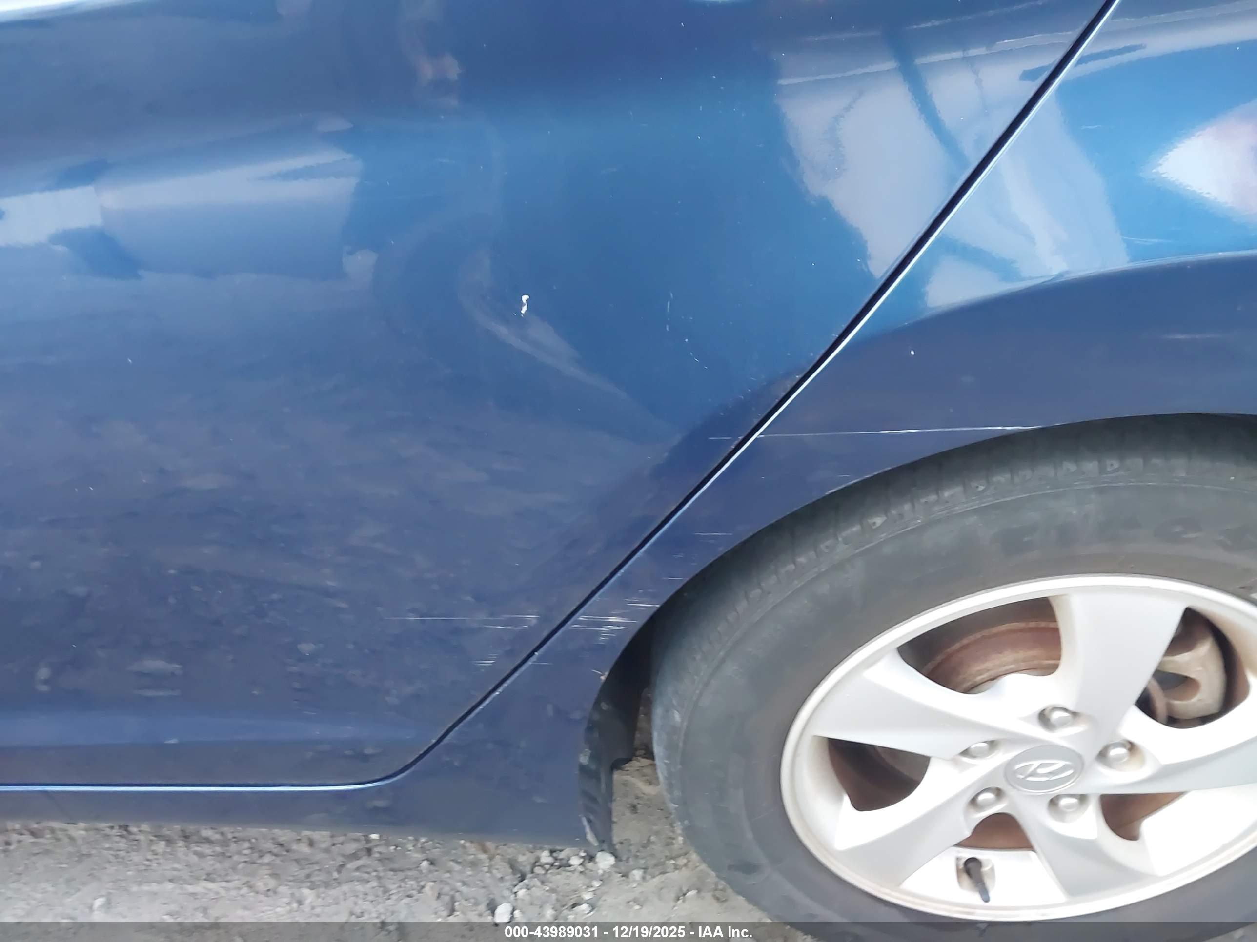 HYUNDAI ELANTRA image 6