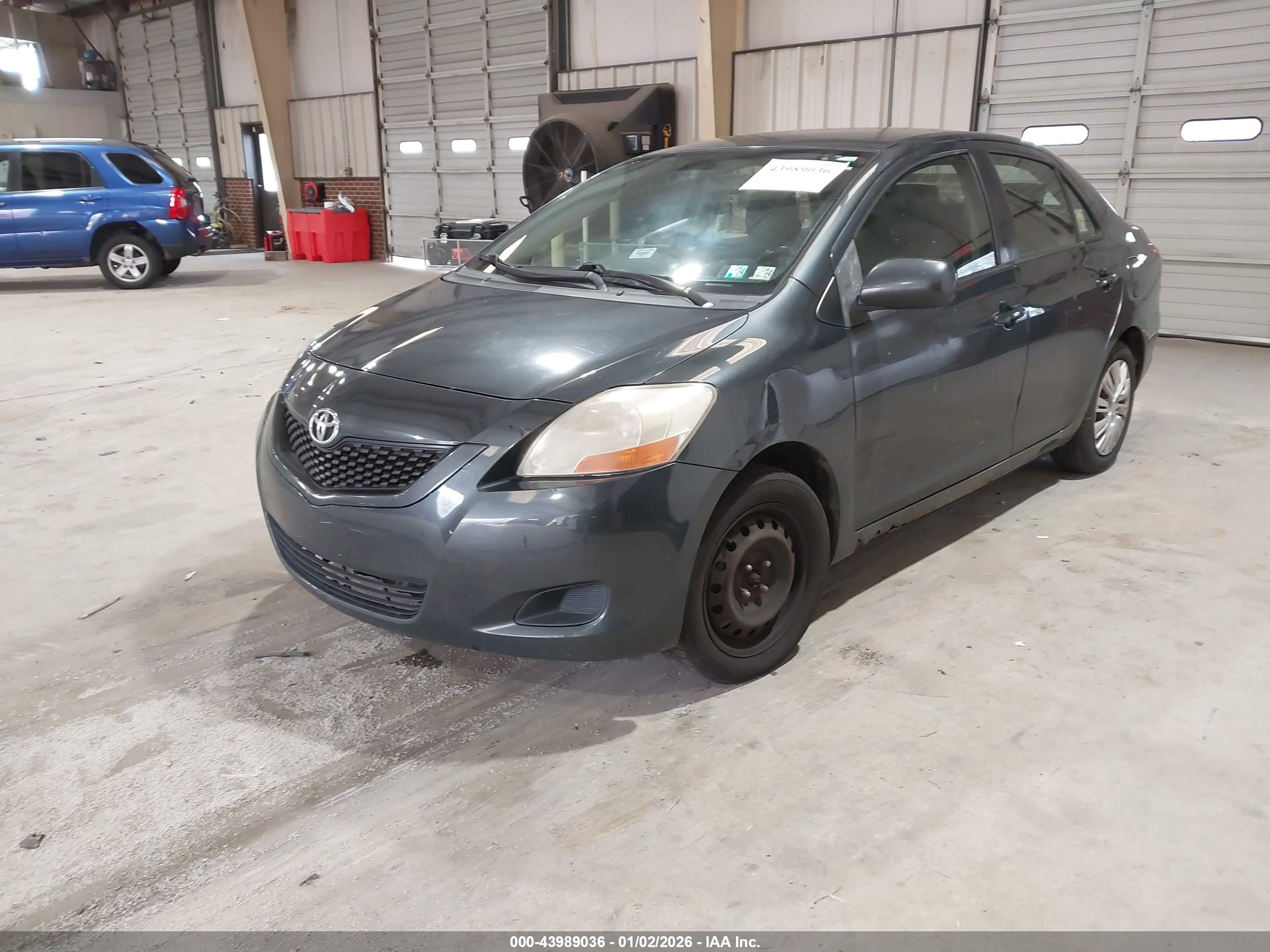 TOYOTA YARIS image 2