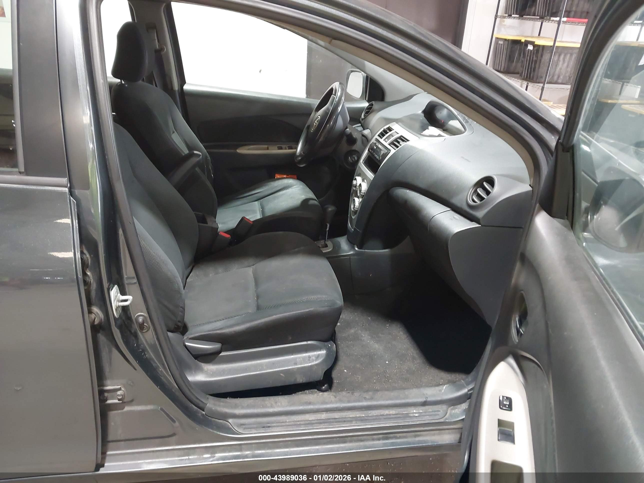 TOYOTA YARIS image 5
