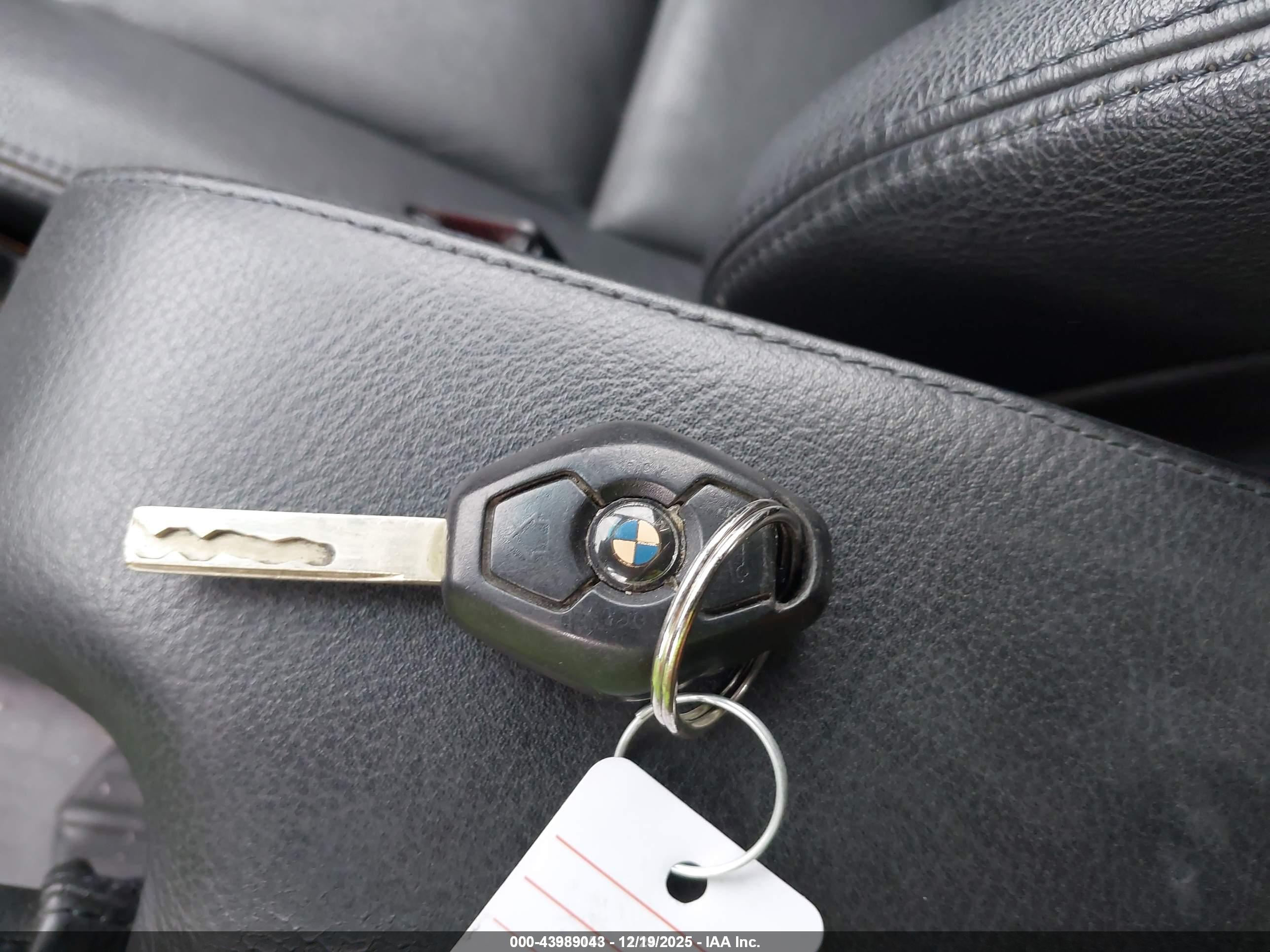 BMW 325I image 11