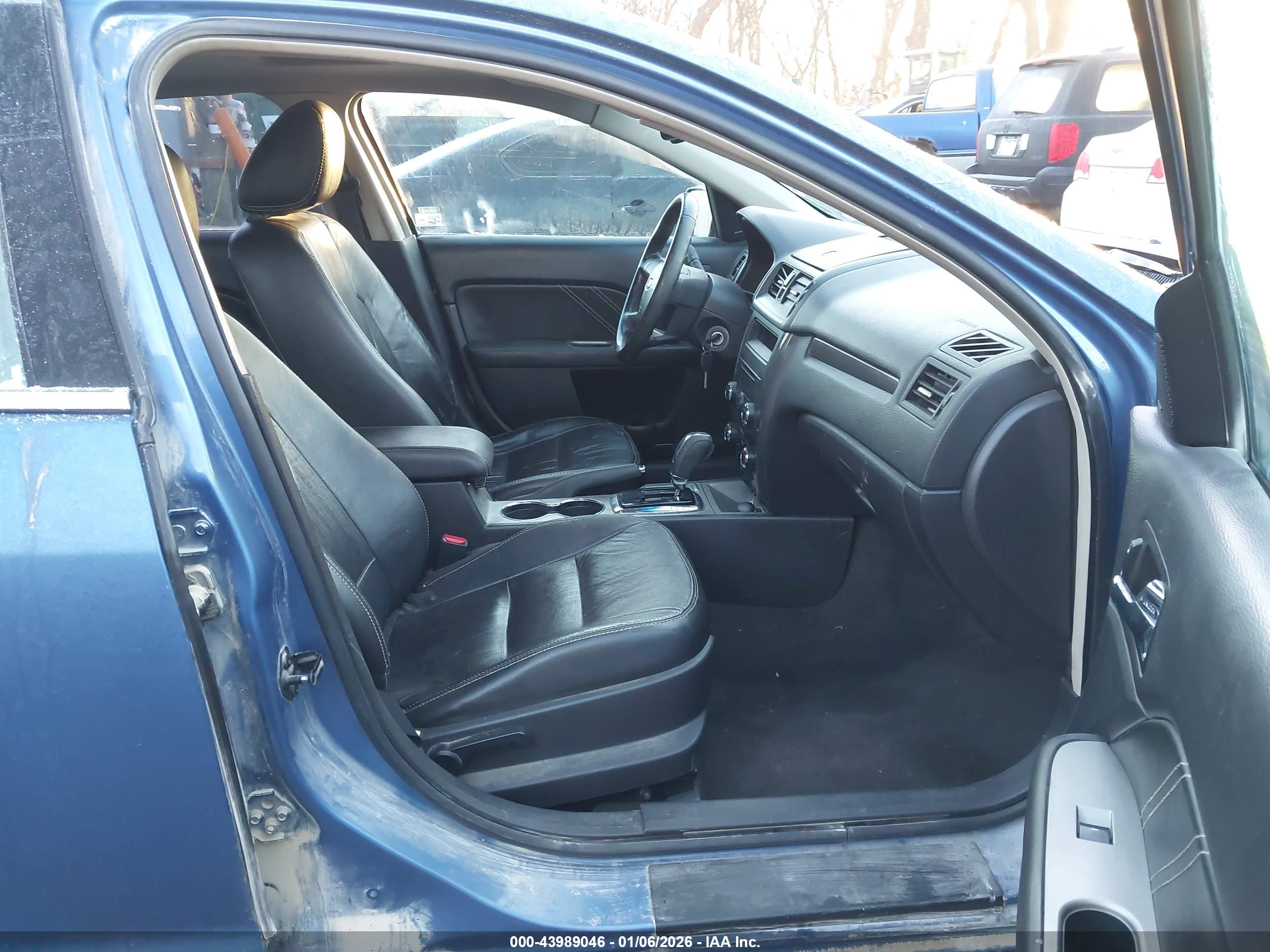 FORD FUSION image 5