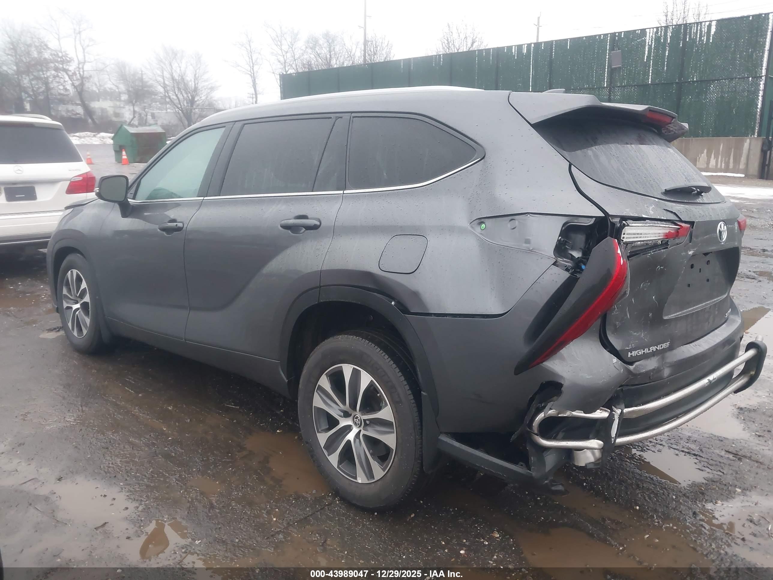 TOYOTA HIGHLANDER image 3