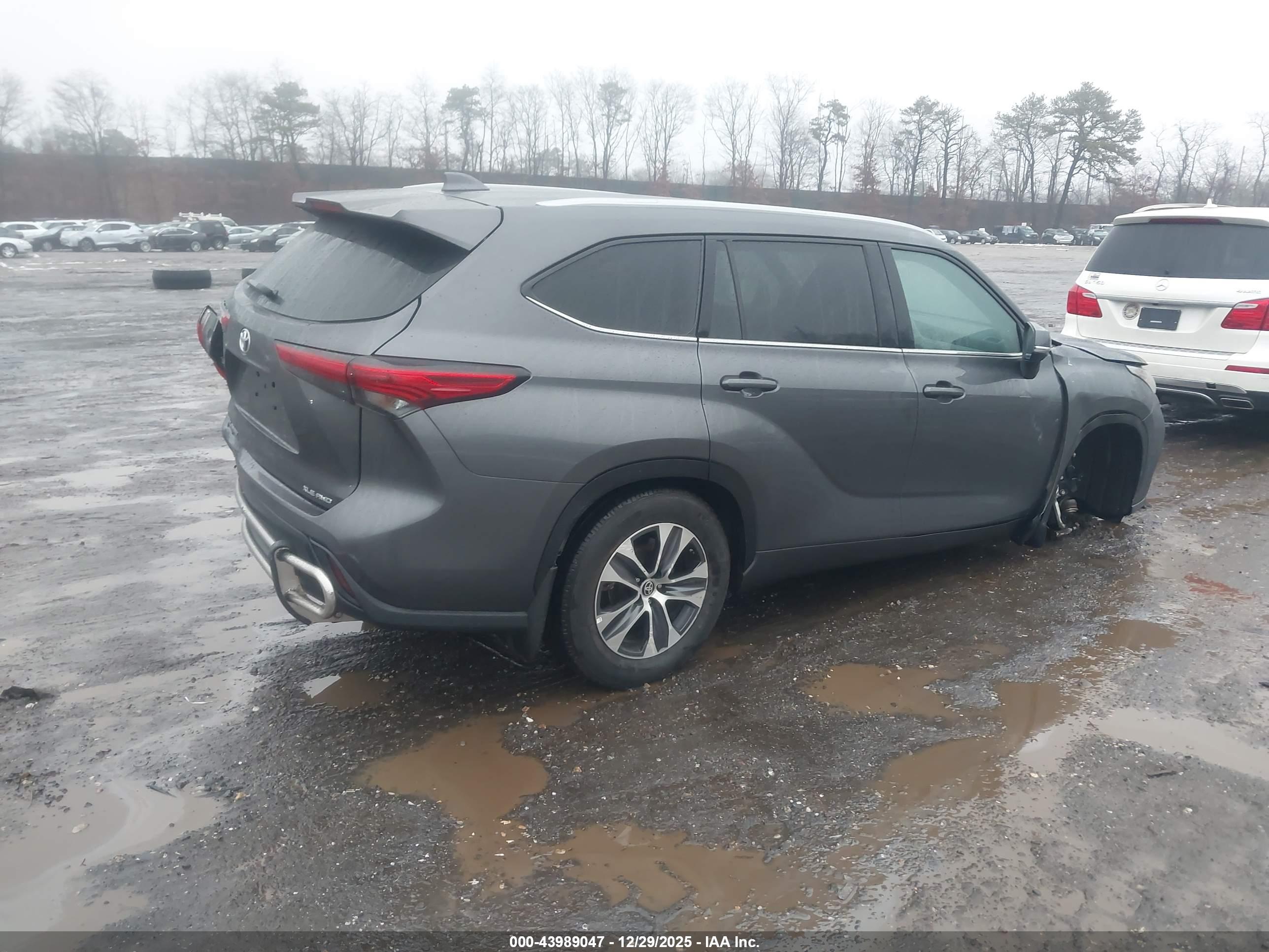TOYOTA HIGHLANDER image 4