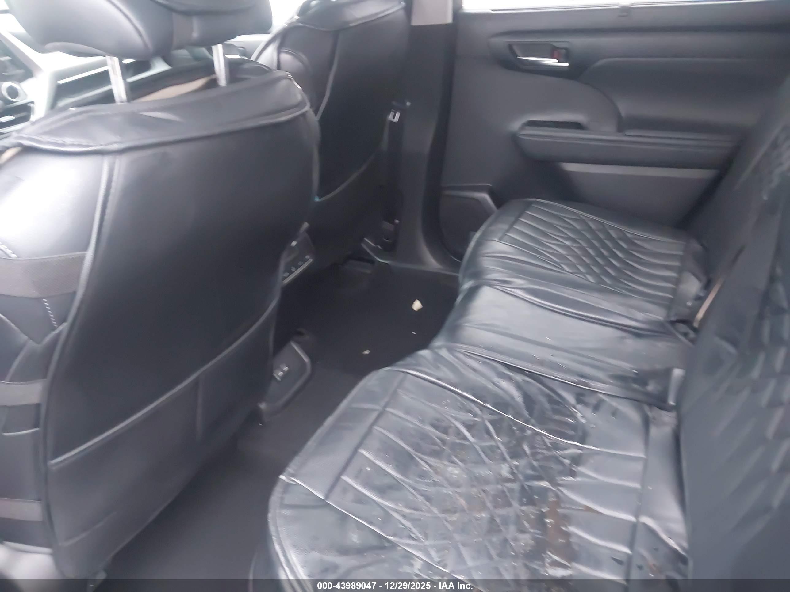 TOYOTA HIGHLANDER image 8
