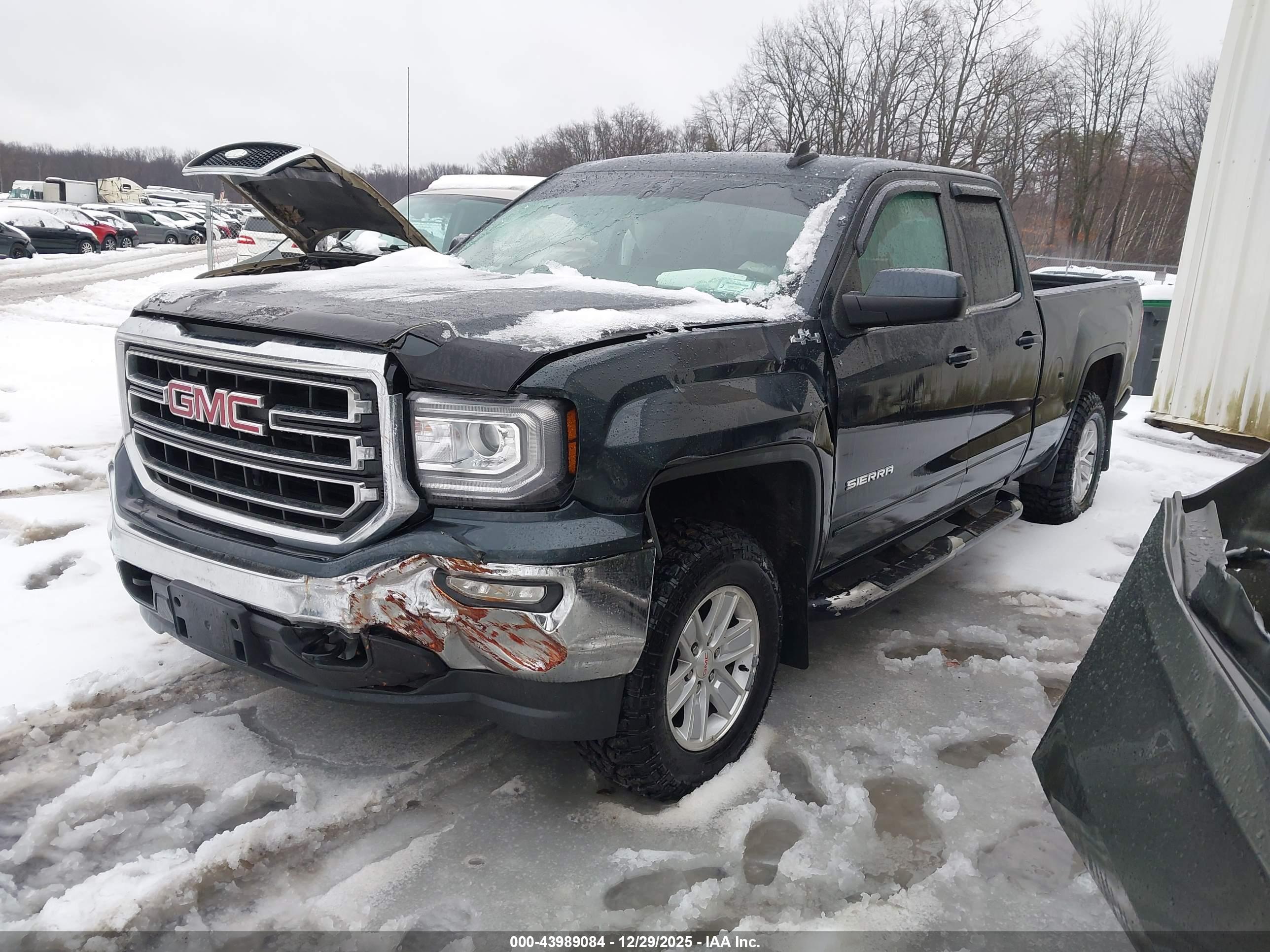 GMC SIERRA image 2