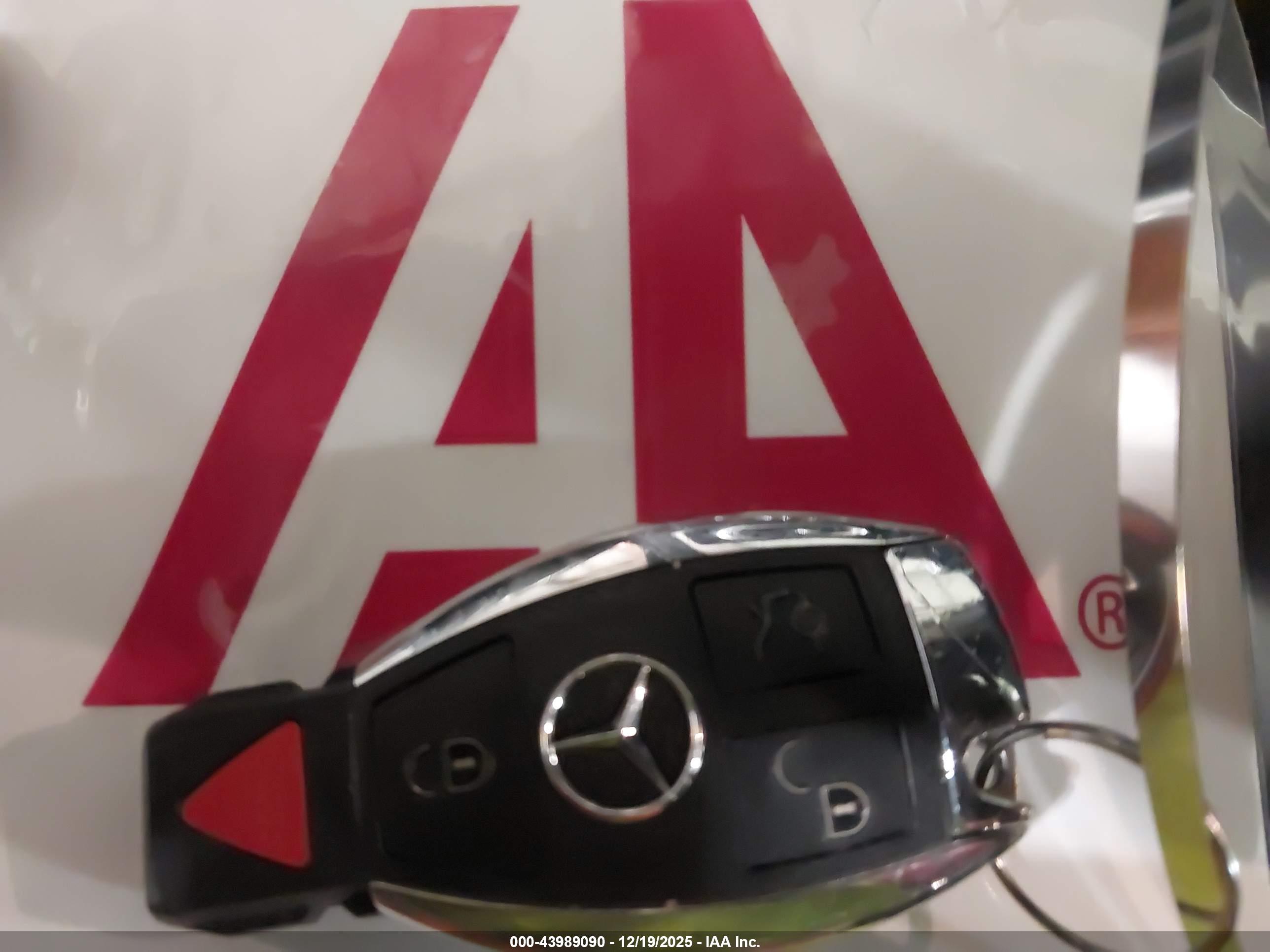 MERCEDES-BENZ GLC image 11