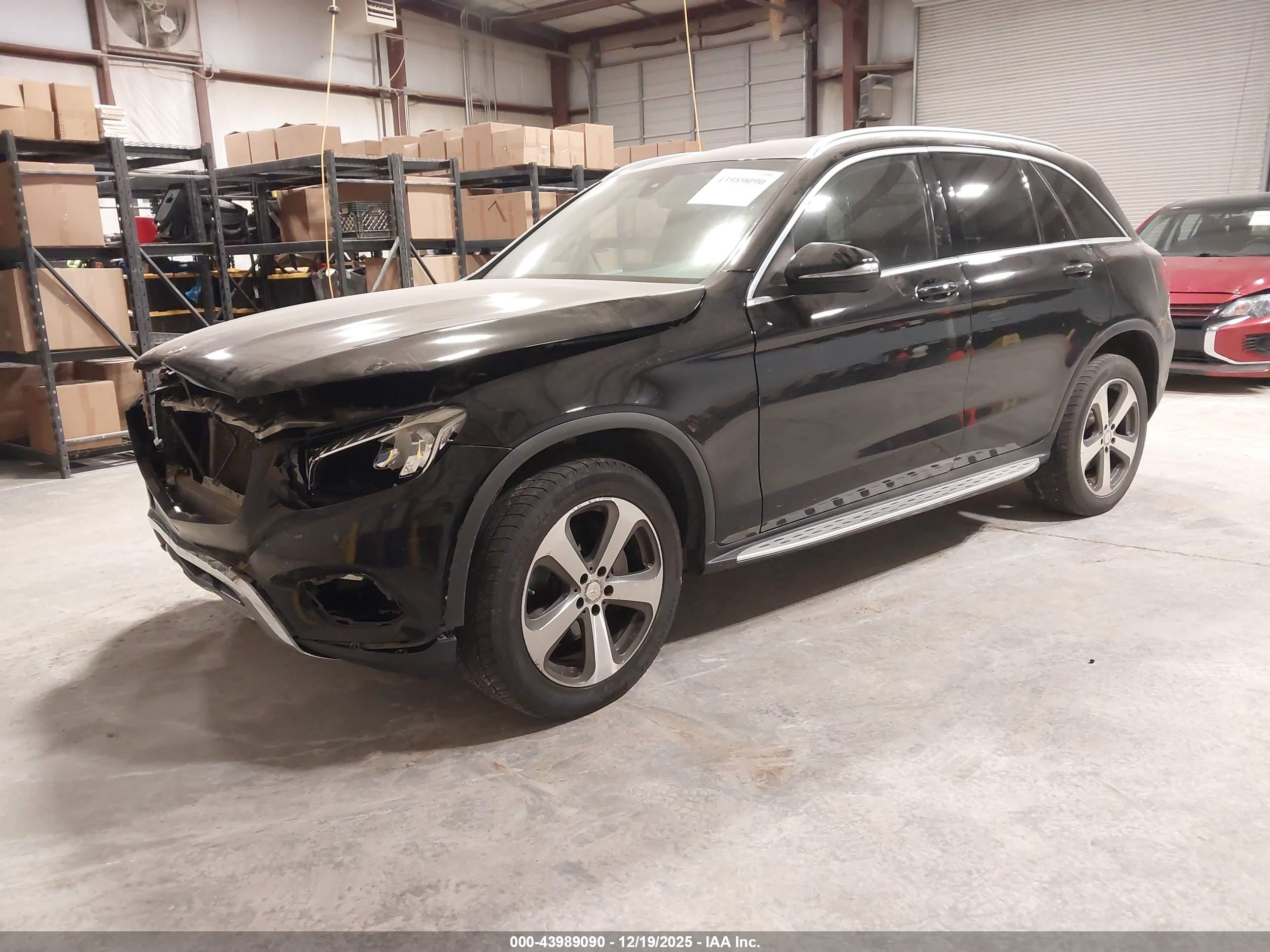 MERCEDES-BENZ GLC image 2