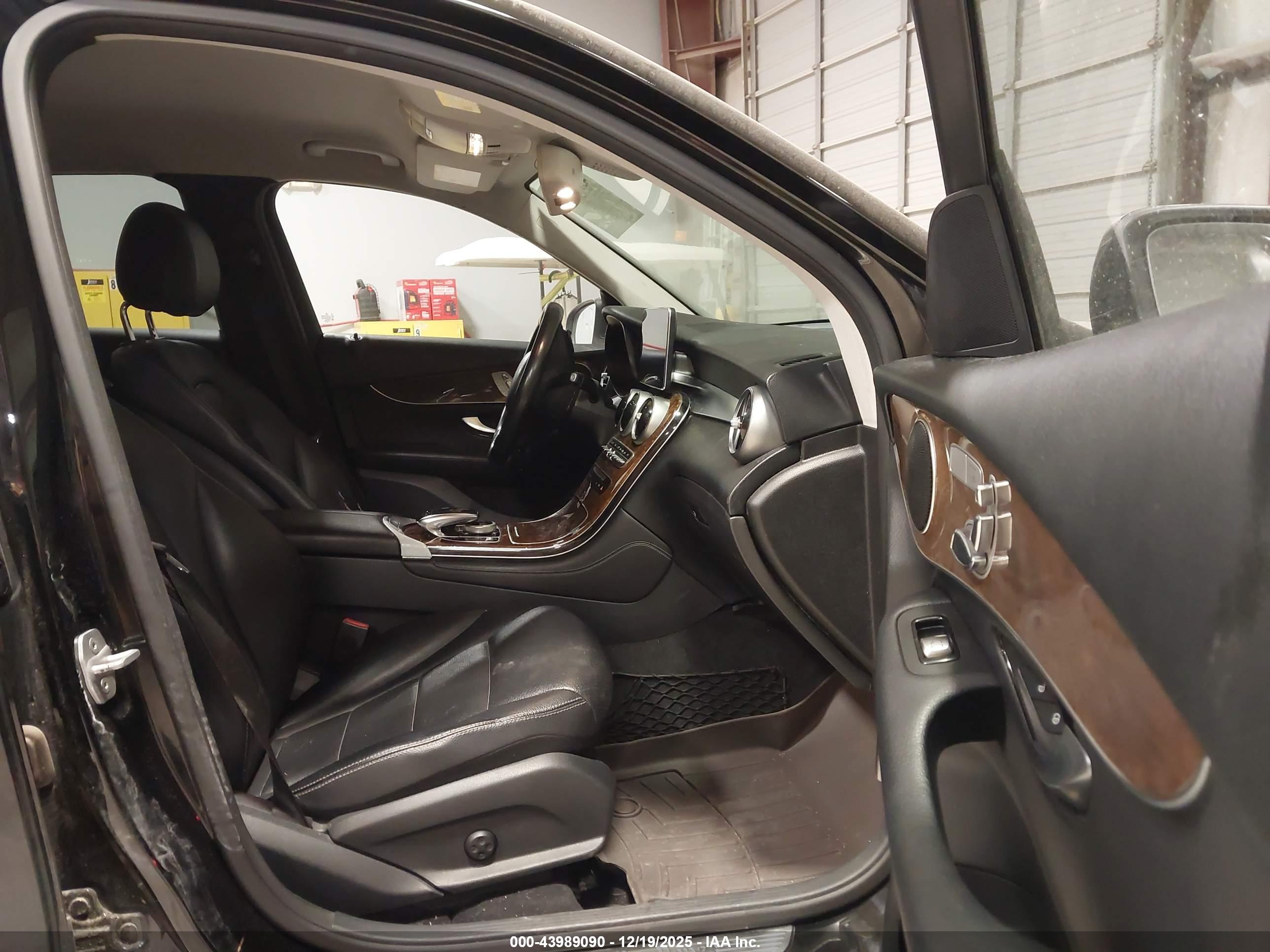 MERCEDES-BENZ GLC image 5