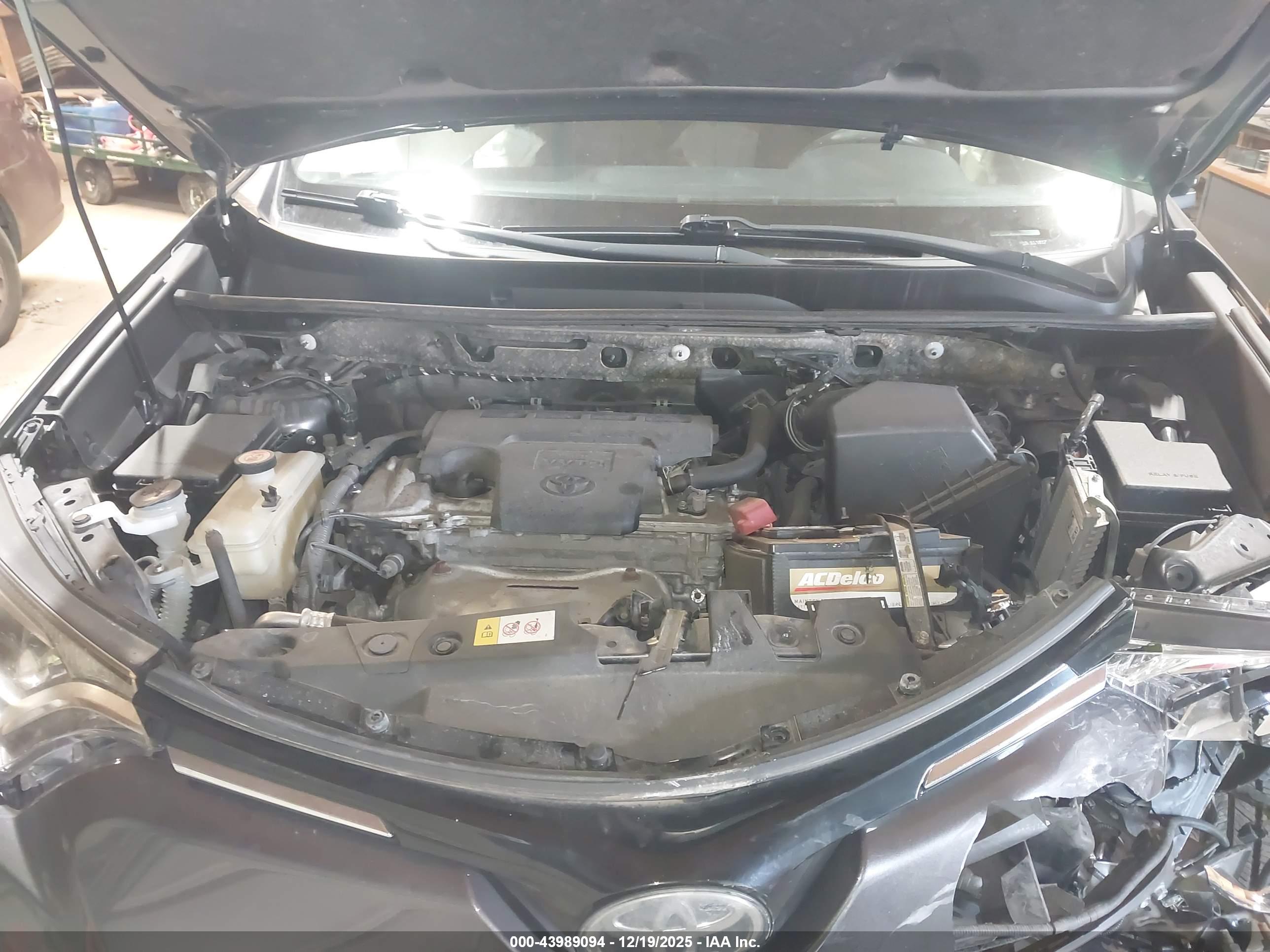 TOYOTA RAV4 image 10
