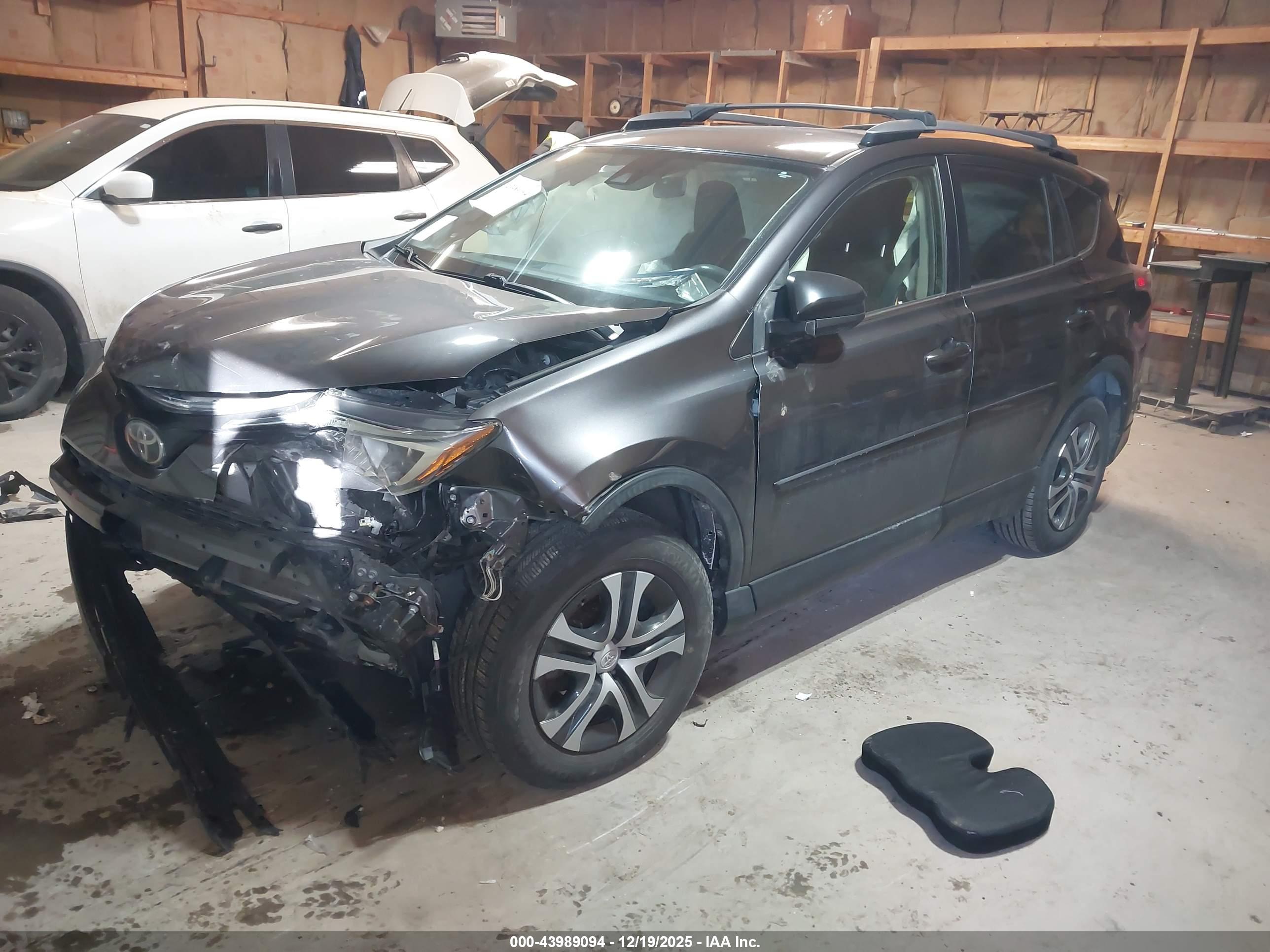 TOYOTA RAV4 image 2