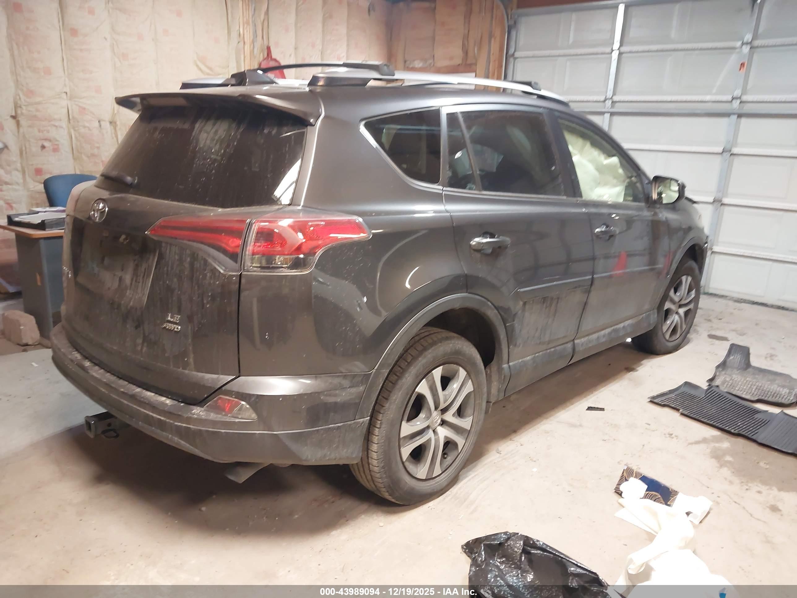 TOYOTA RAV4 image 4