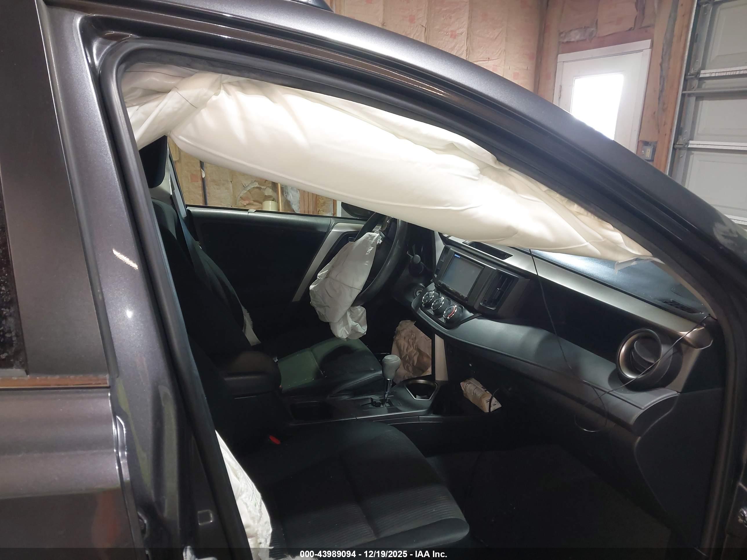 TOYOTA RAV4 image 5