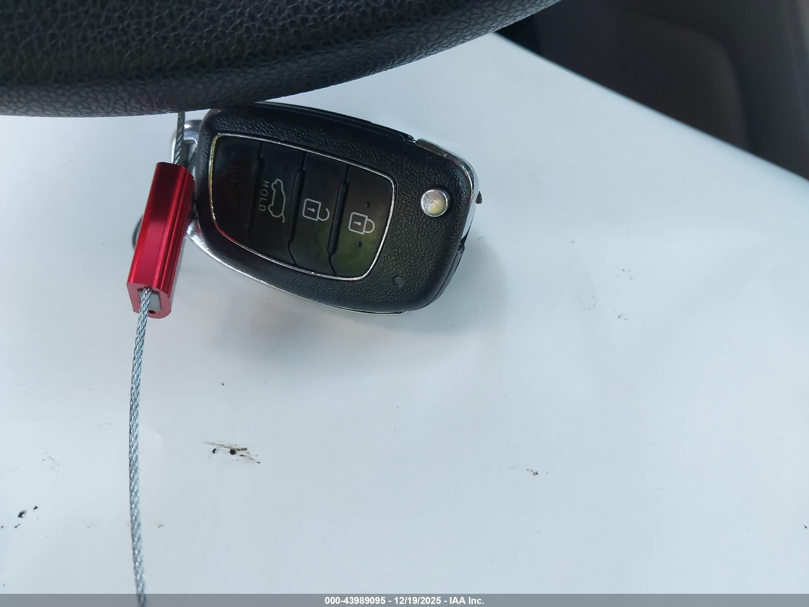 HYUNDAI TUCSON image 11