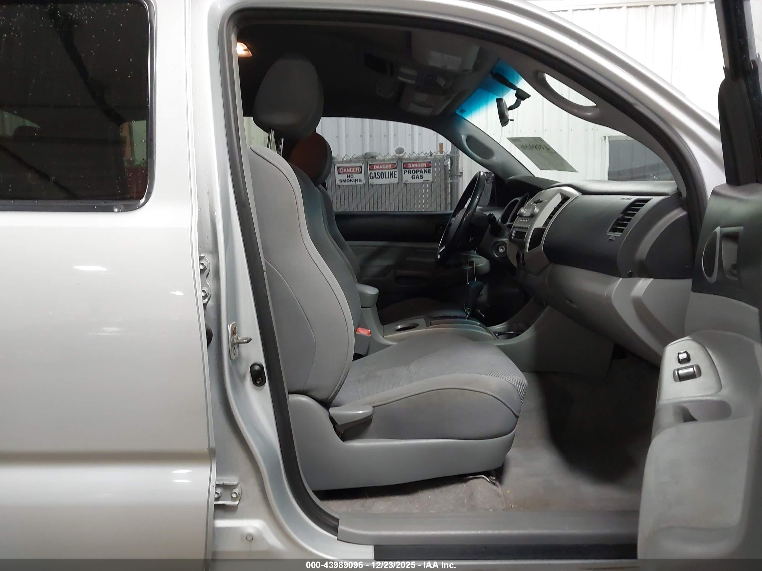TOYOTA TACOMA image 5