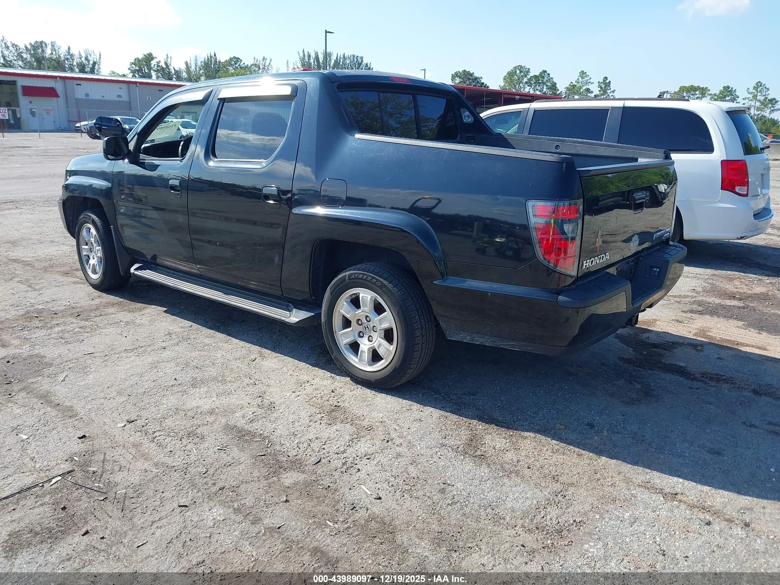 HONDA RIDGELINE image 3