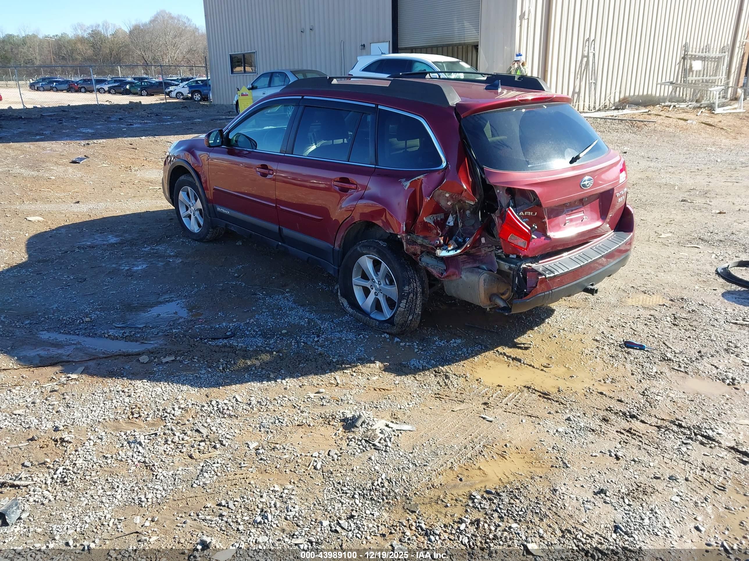 SUBARU OUTBACK image 3