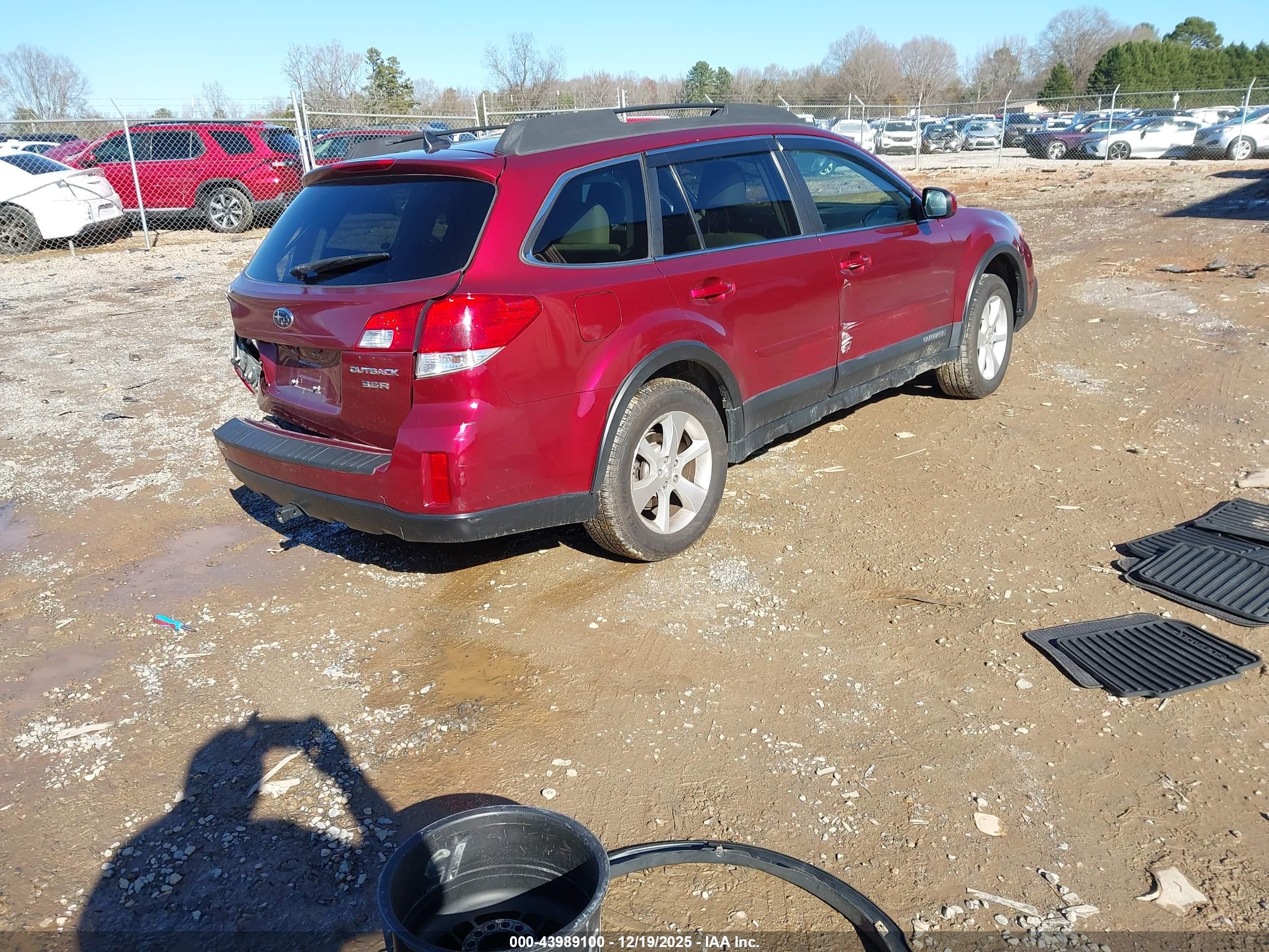 SUBARU OUTBACK image 4
