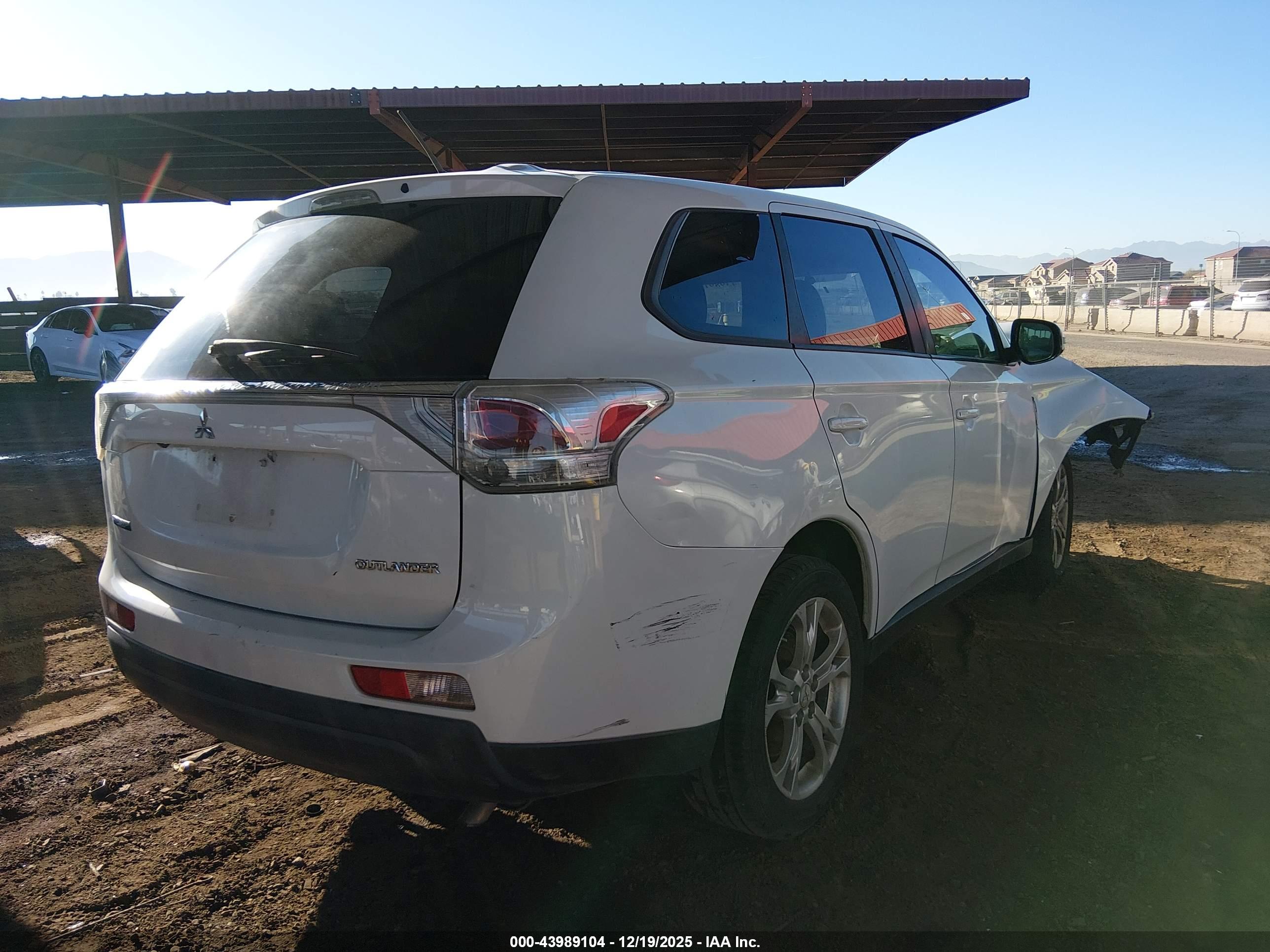 MITSUBISHI OUTLANDER image 4