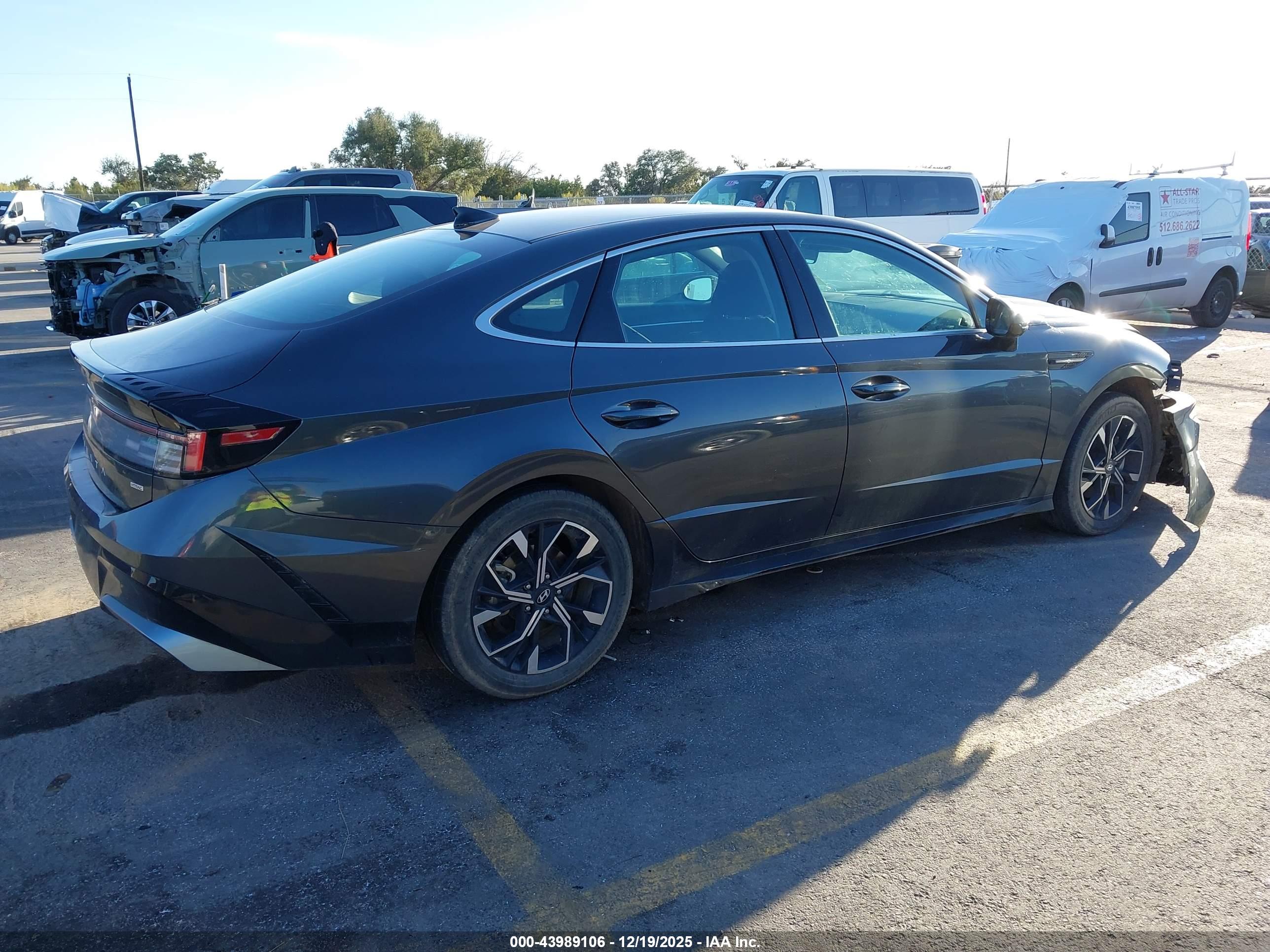HYUNDAI SONATA image 4