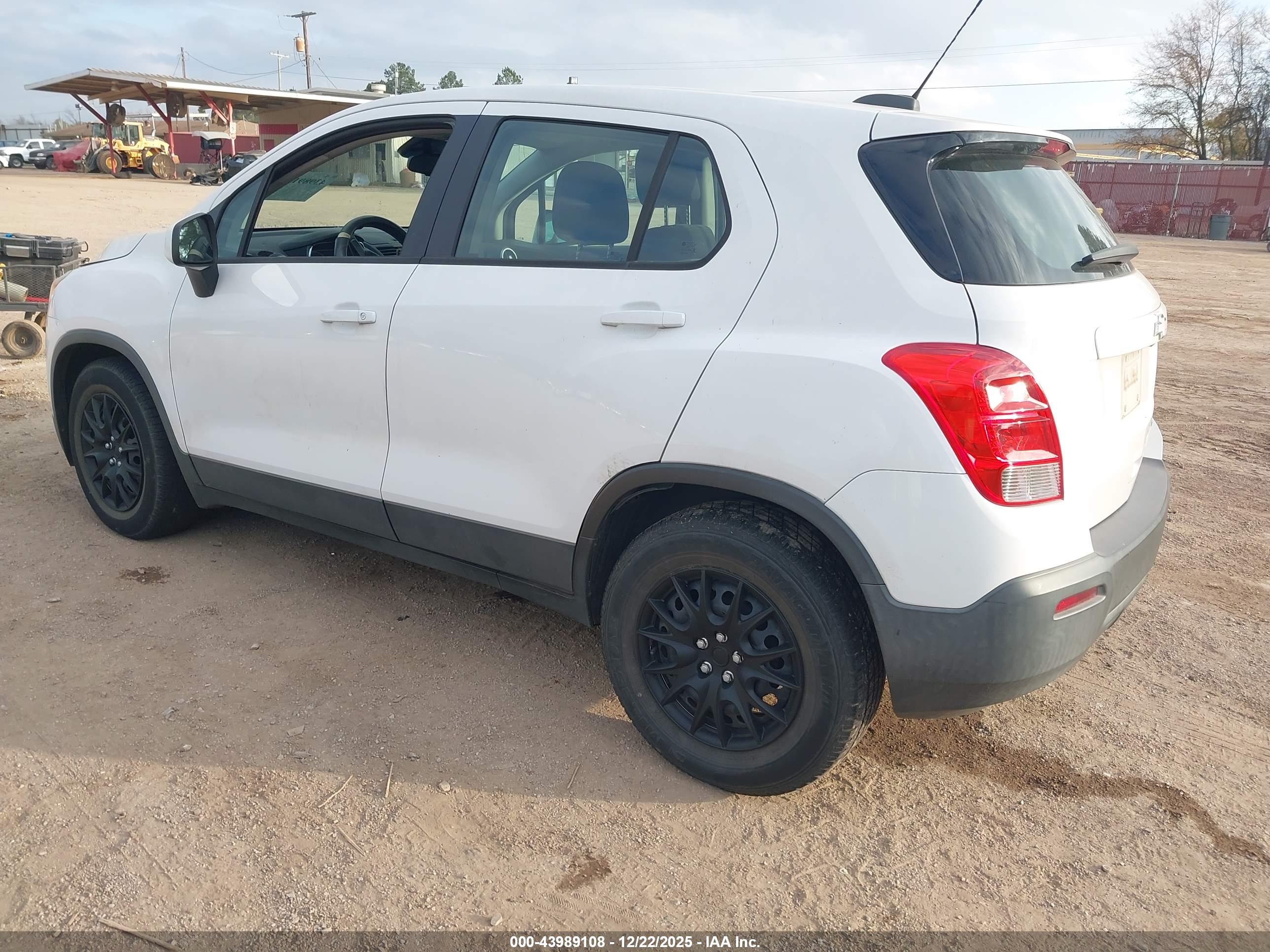 CHEVROLET TRAX image 3