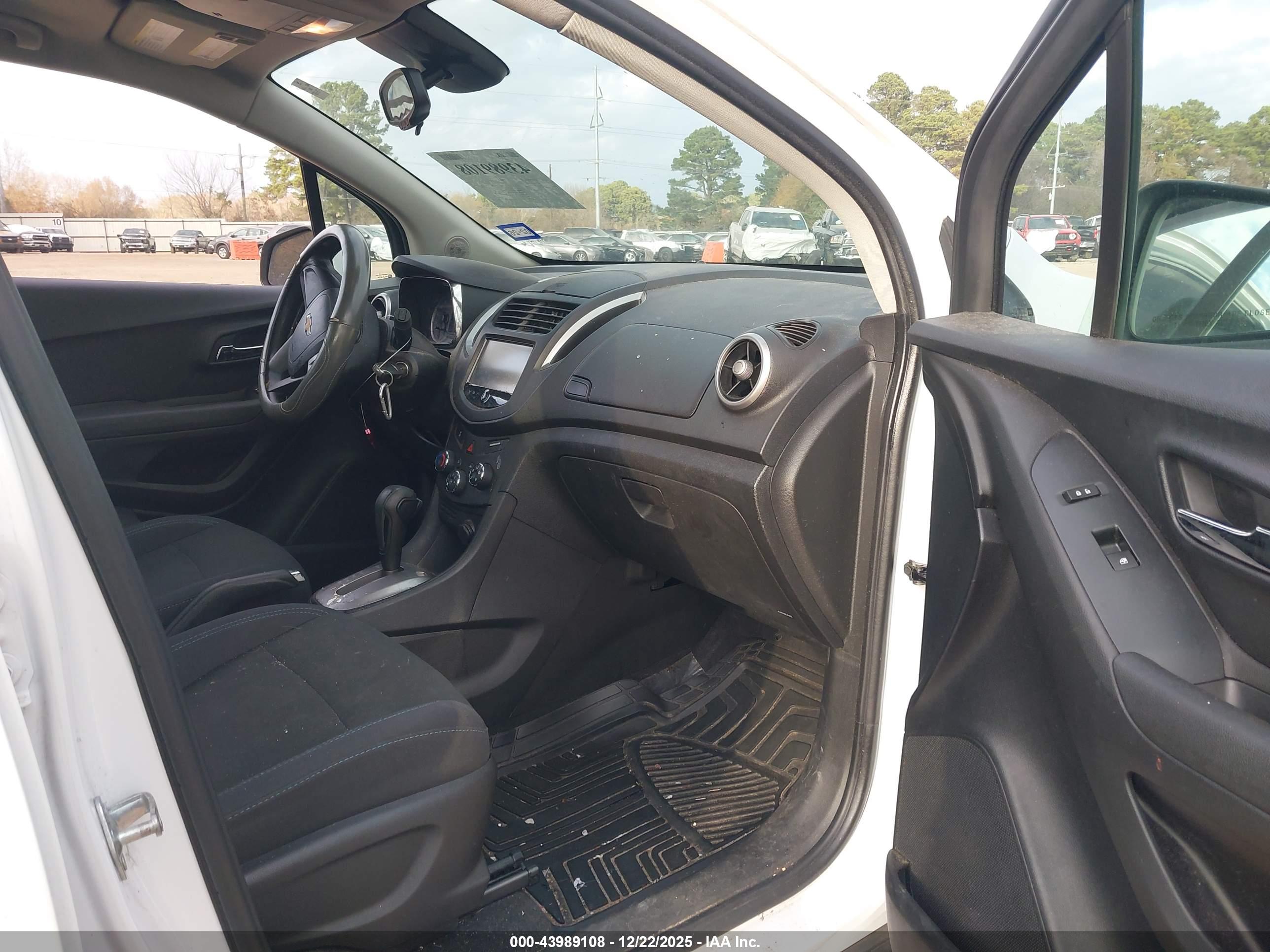 CHEVROLET TRAX image 5