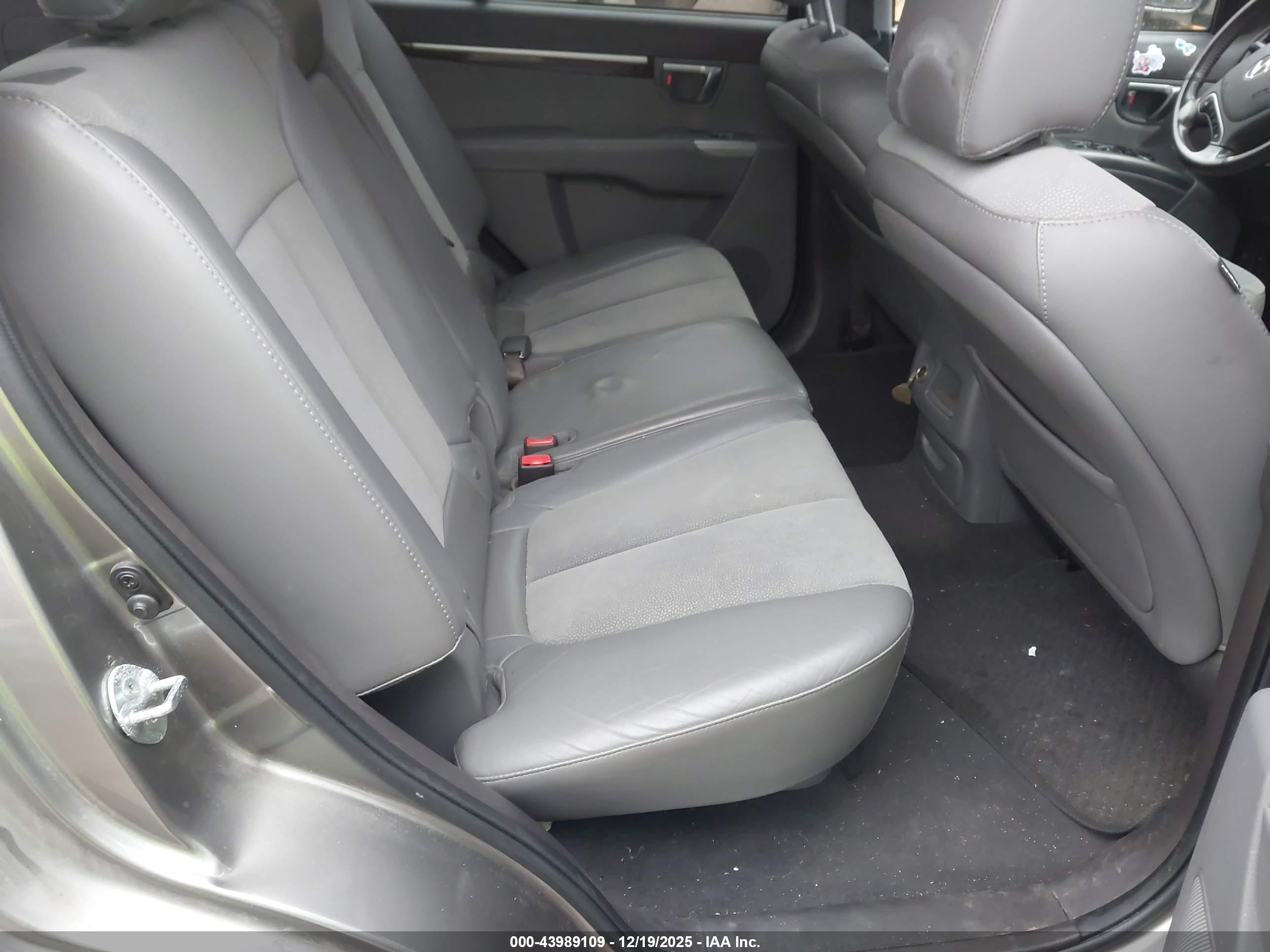 HYUNDAI SANTA image 8