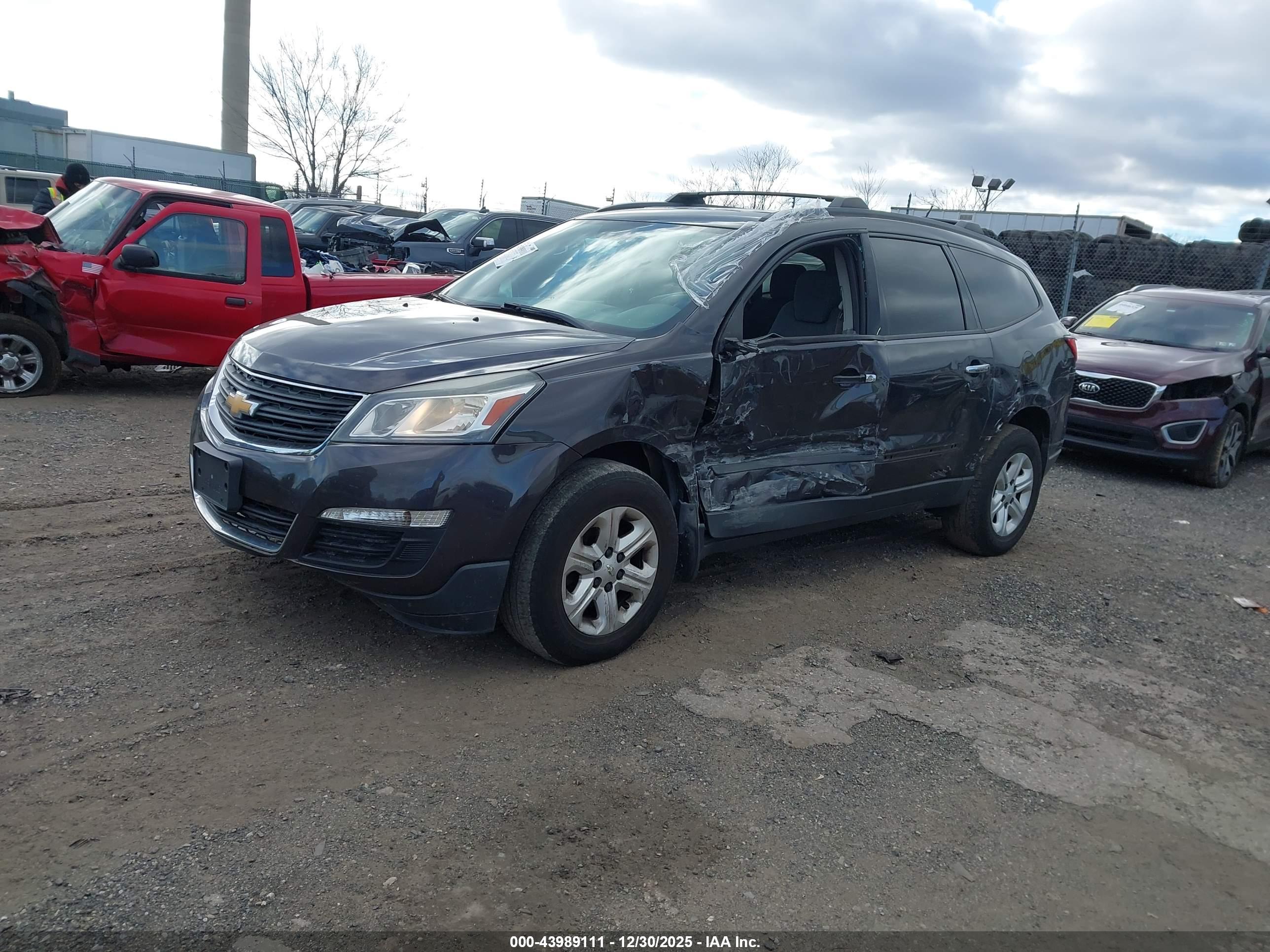 CHEVROLET TRAVERSE image 2