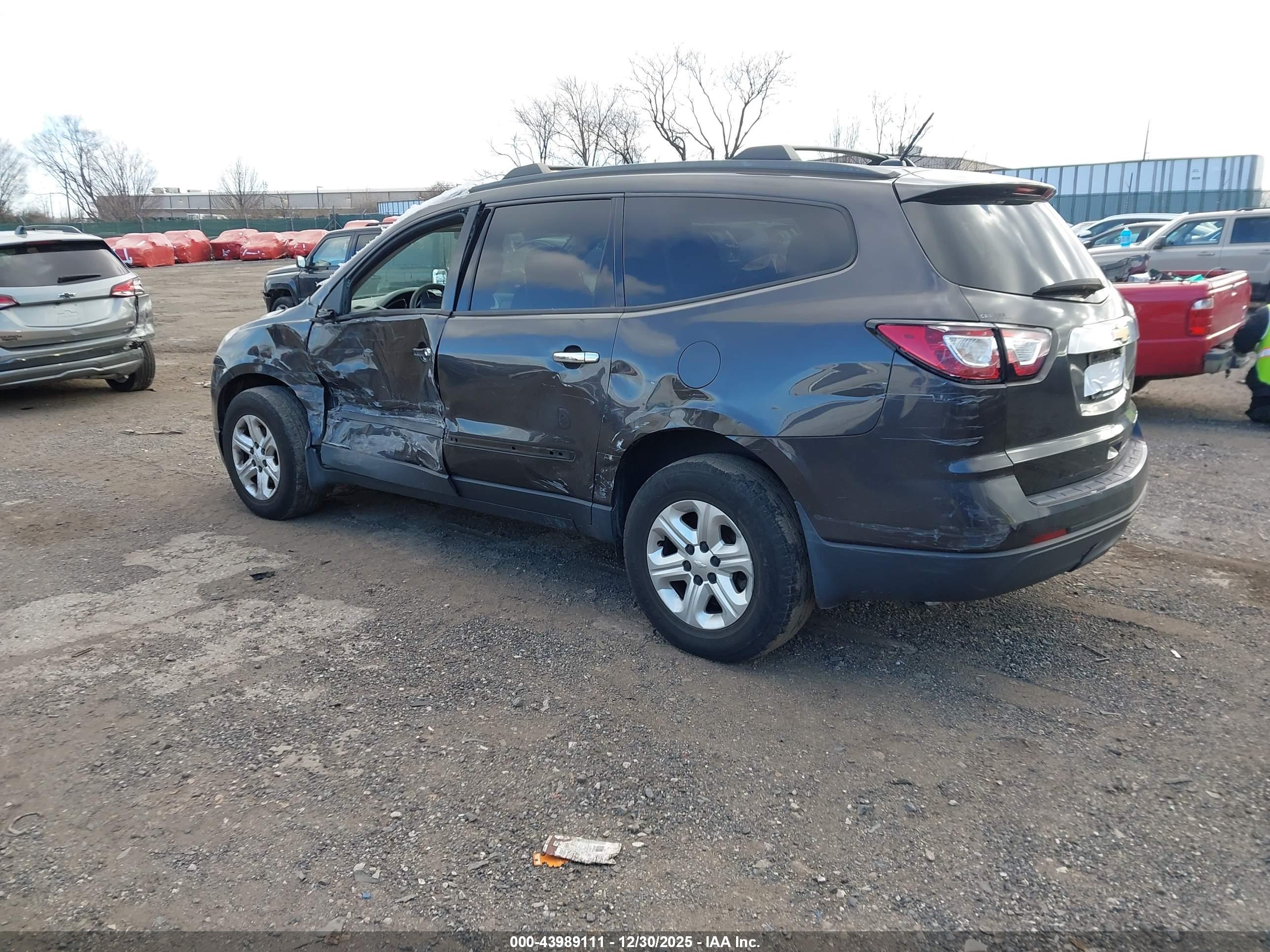 CHEVROLET TRAVERSE image 3