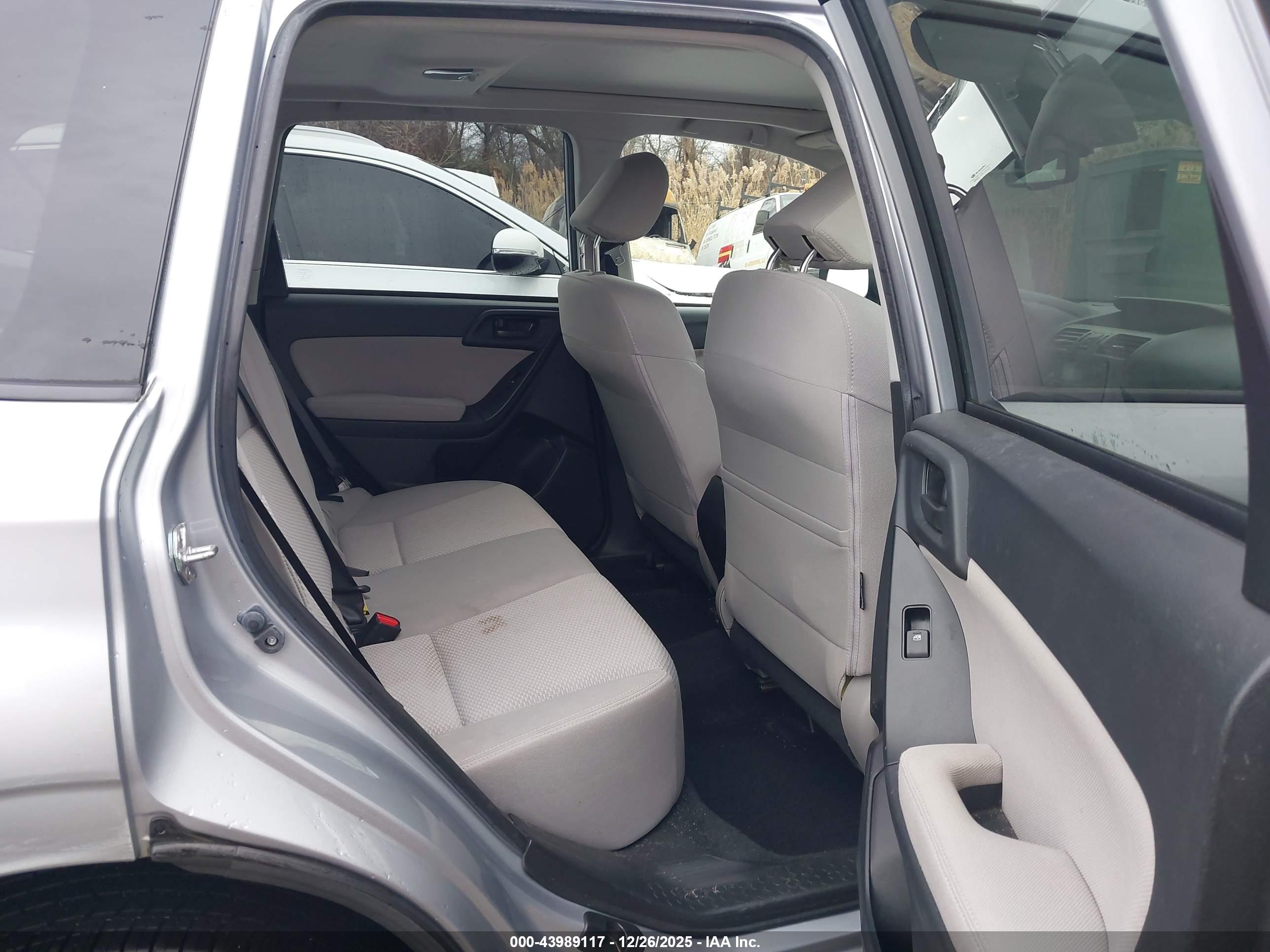 SUBARU FORESTER image 8