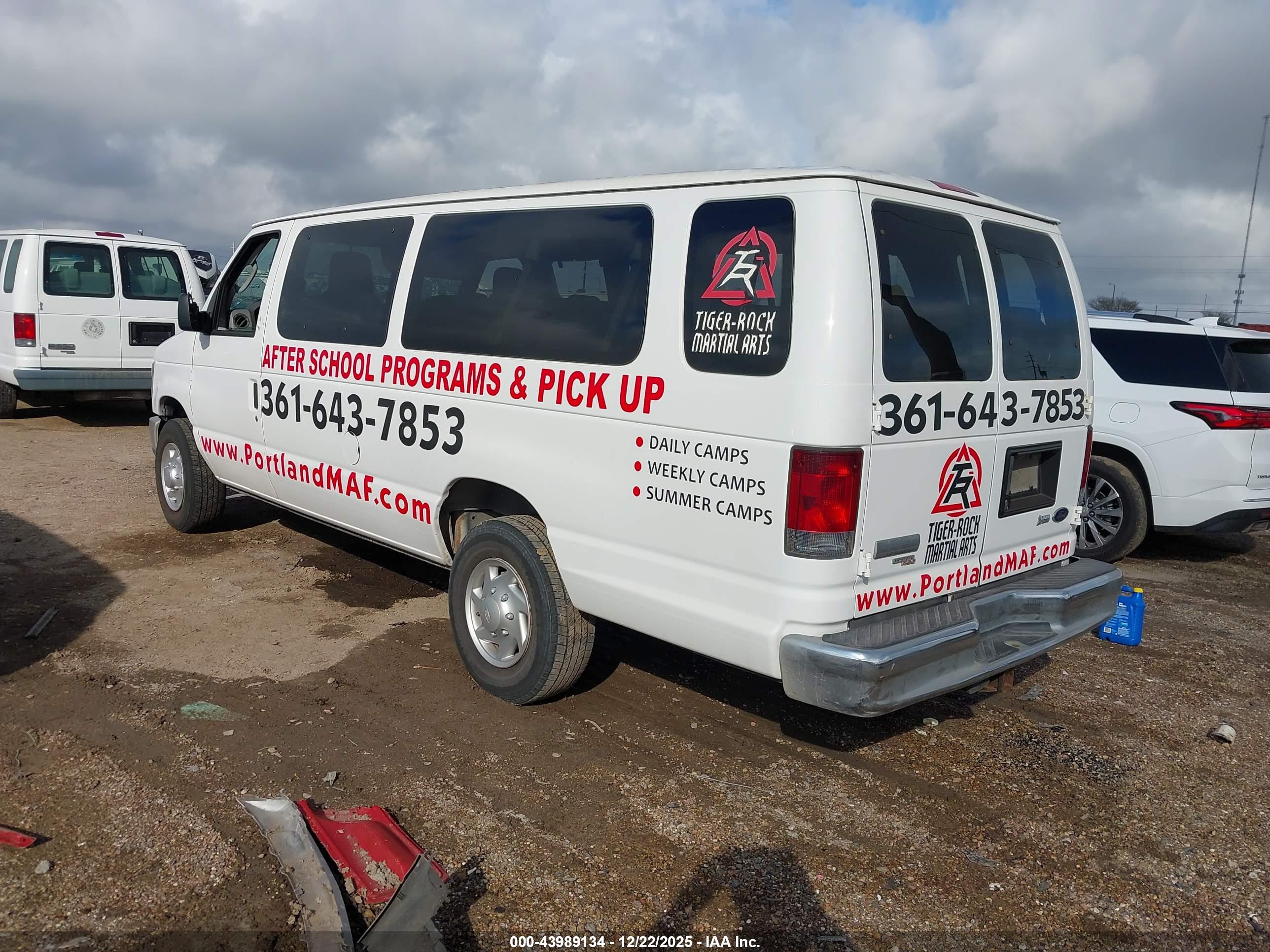 FORD E-350 image 3