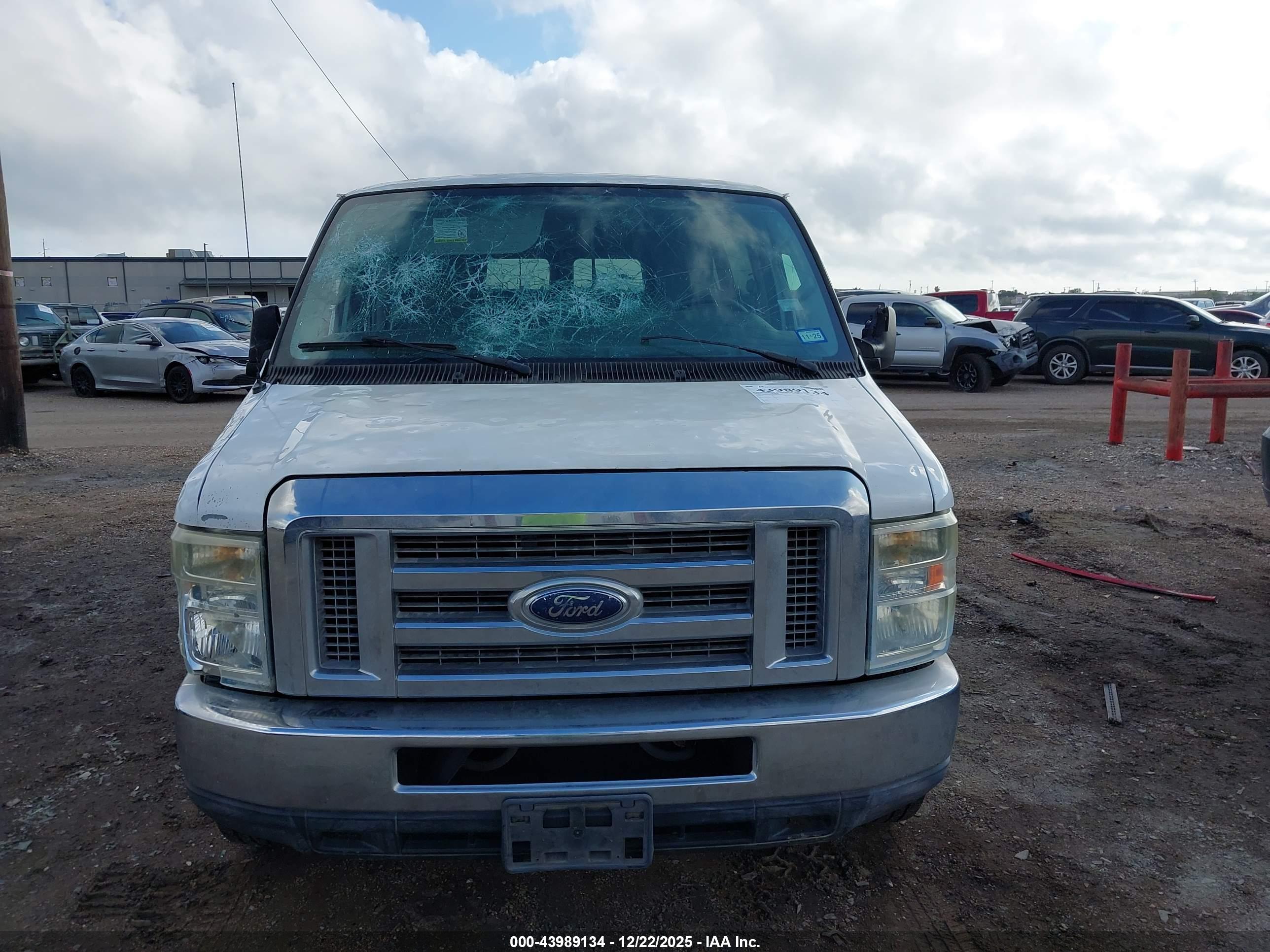 FORD E-350 image 6