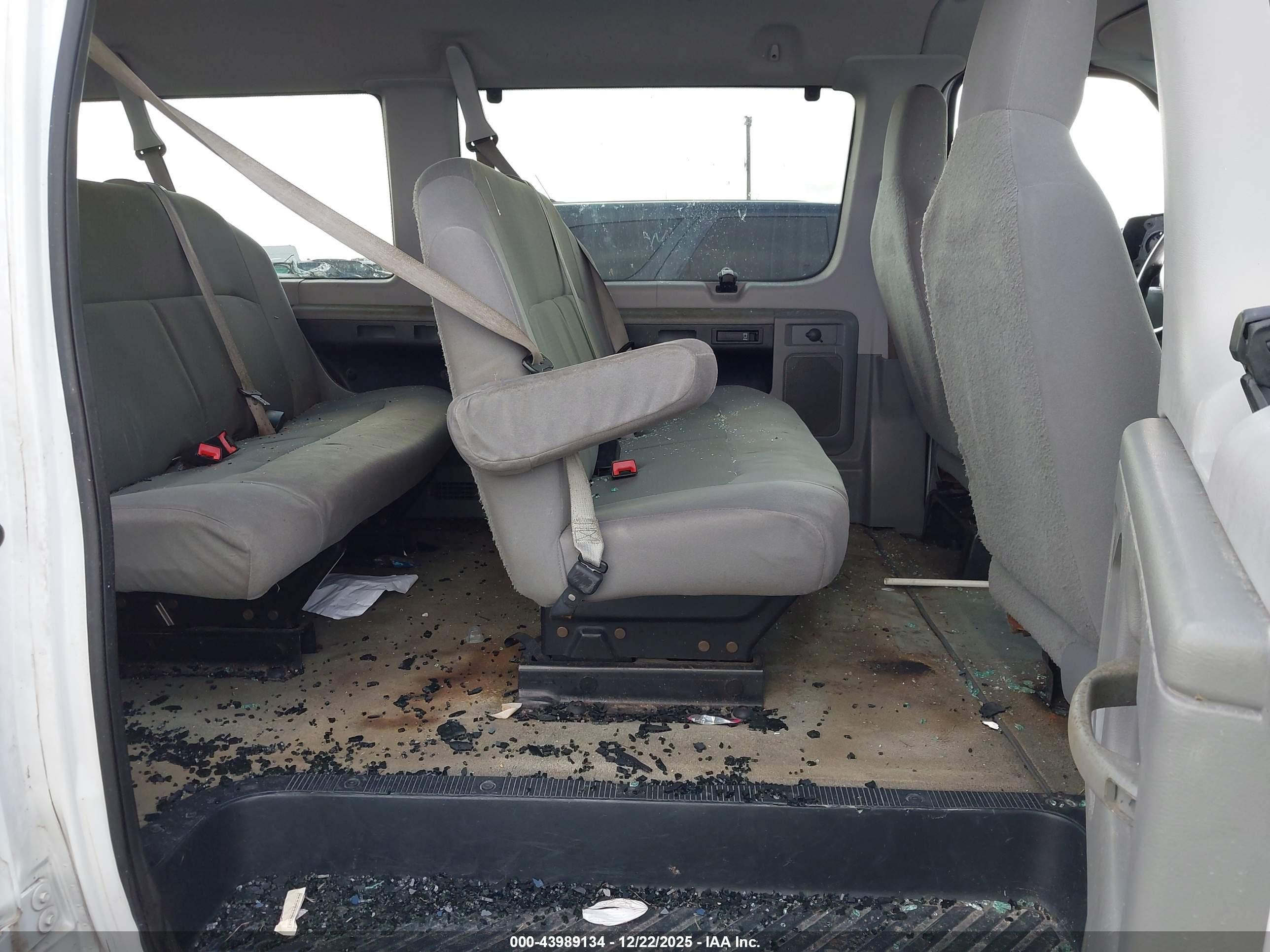 FORD E-350 image 8
