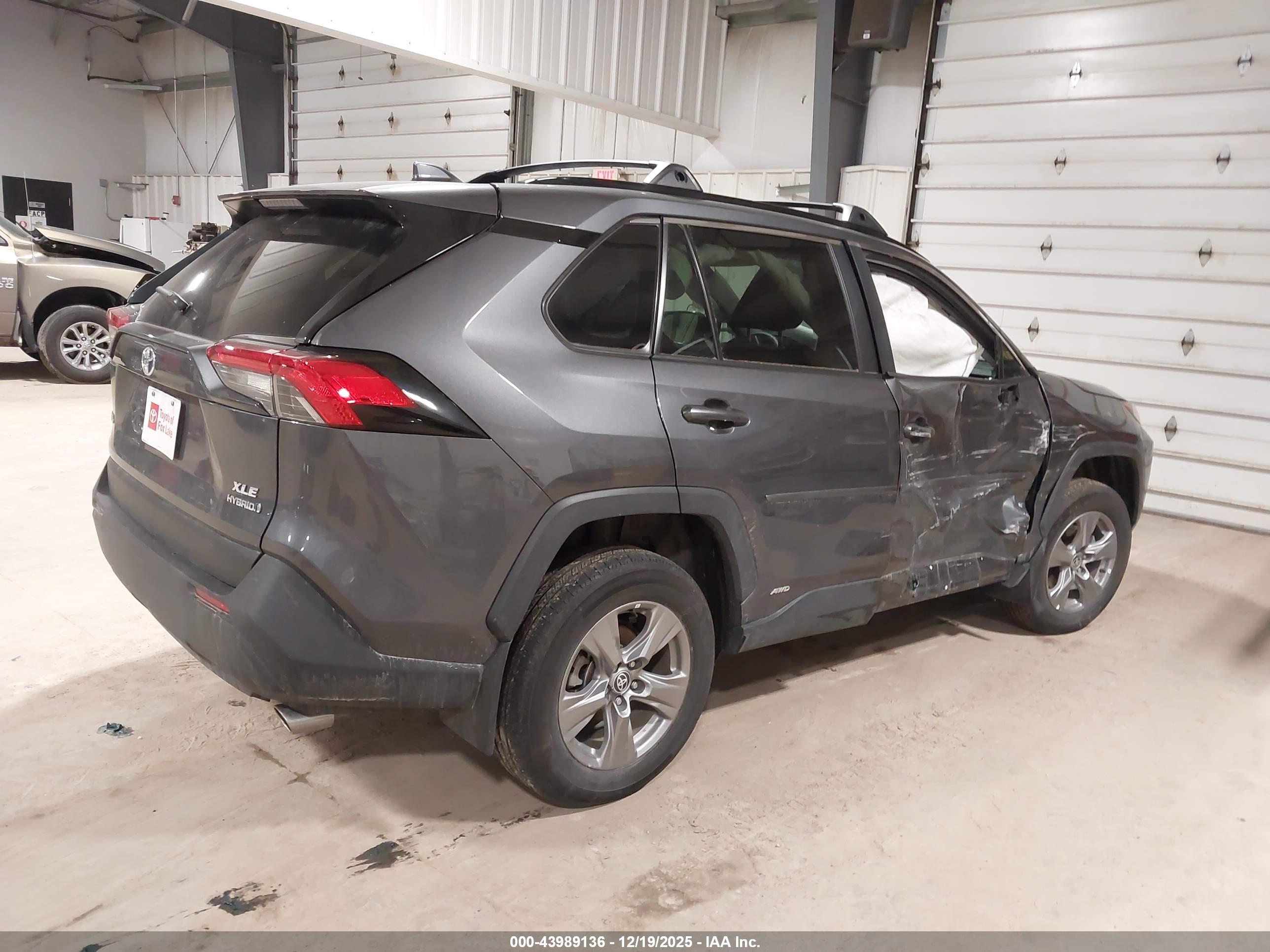 TOYOTA RAV4 image 4