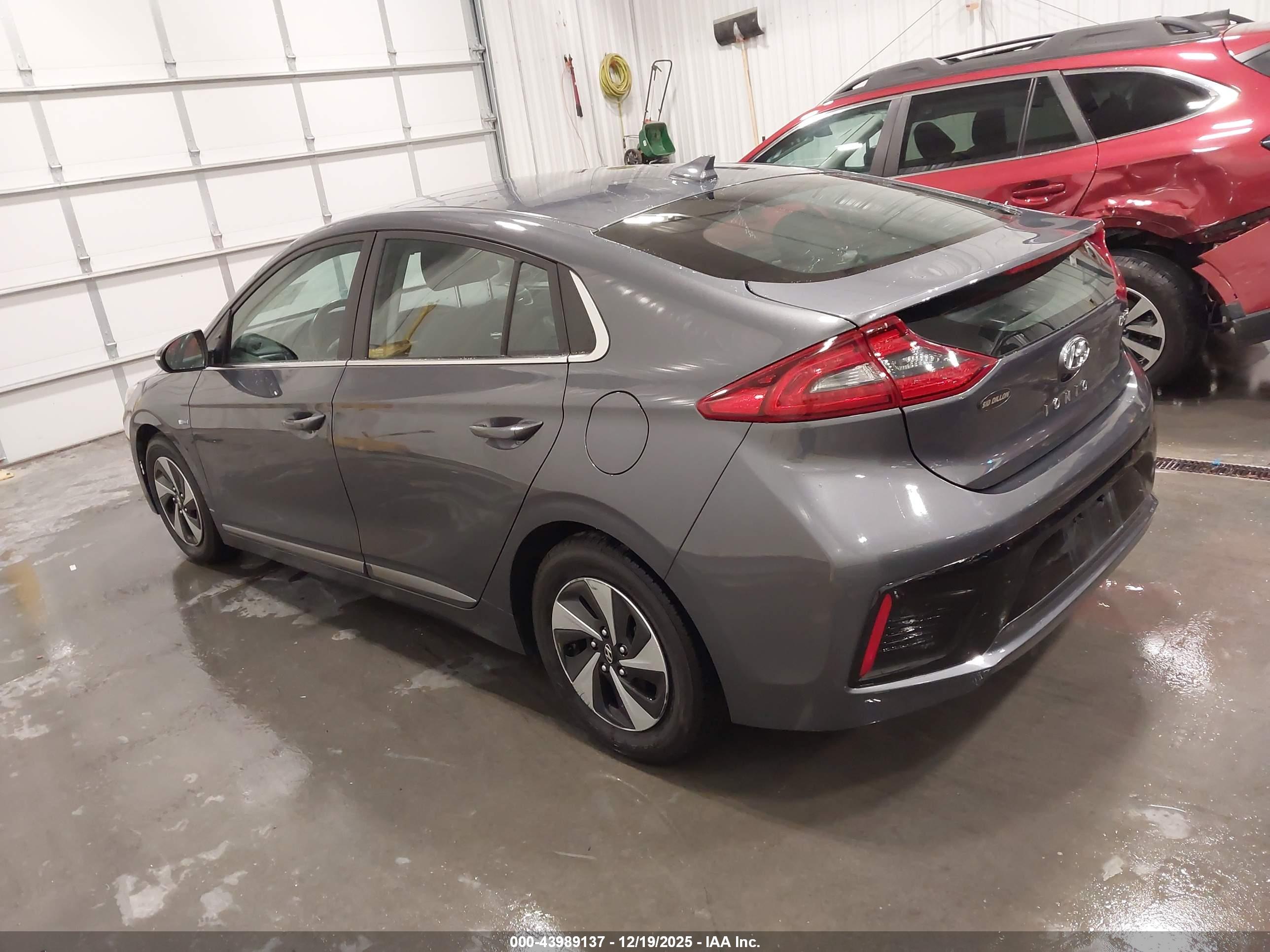 HYUNDAI IONIQ image 3