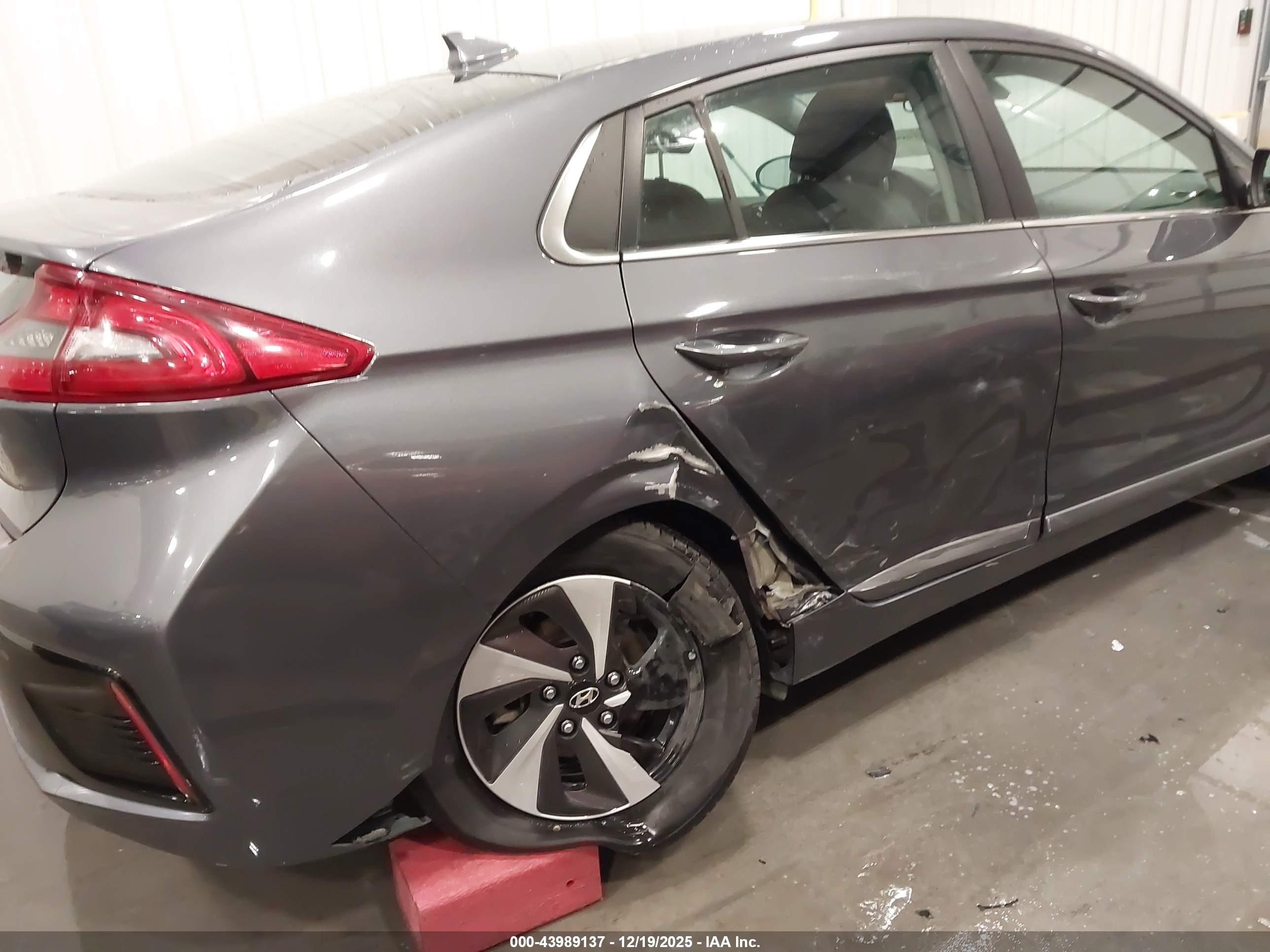 HYUNDAI IONIQ image 6