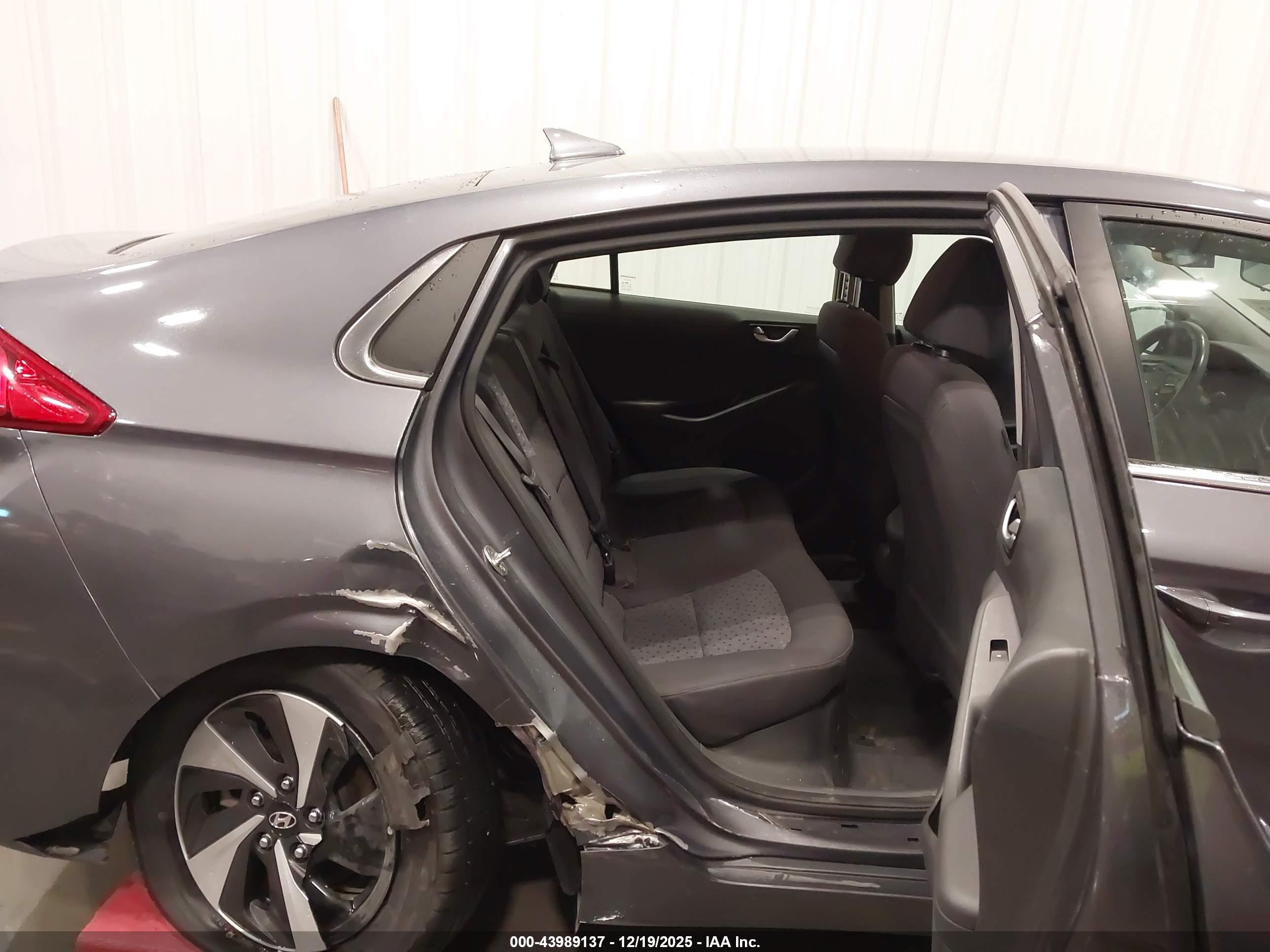 HYUNDAI IONIQ image 8