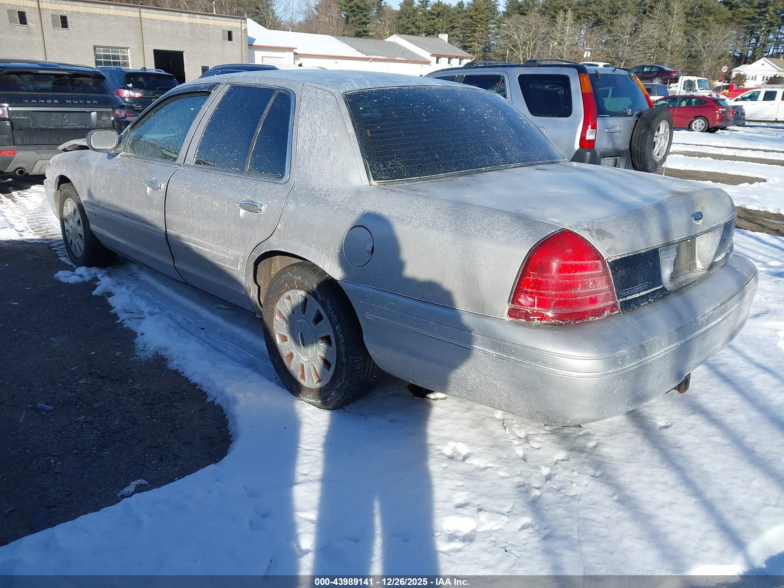 FORD CROWN image 3