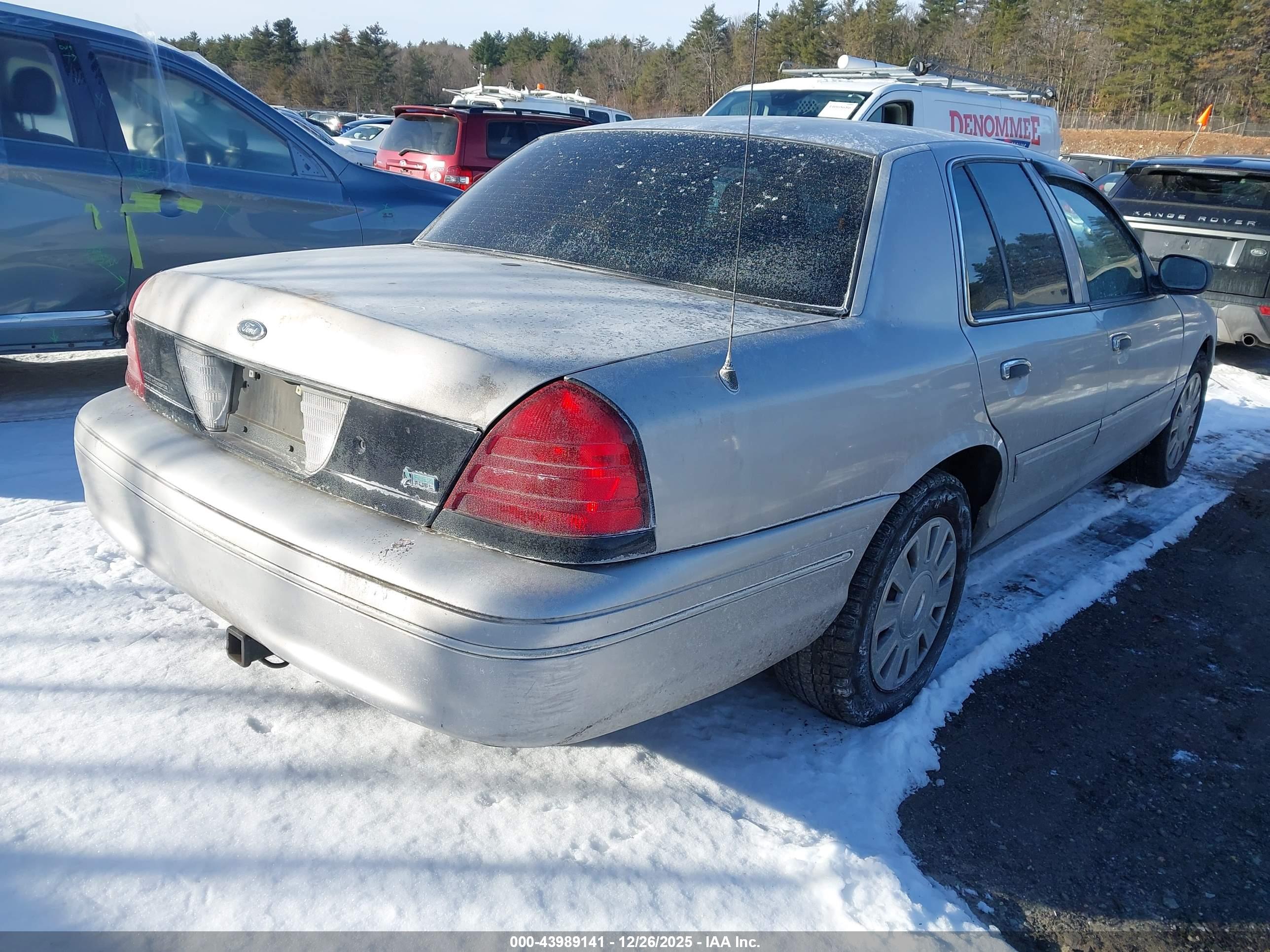 FORD CROWN image 4