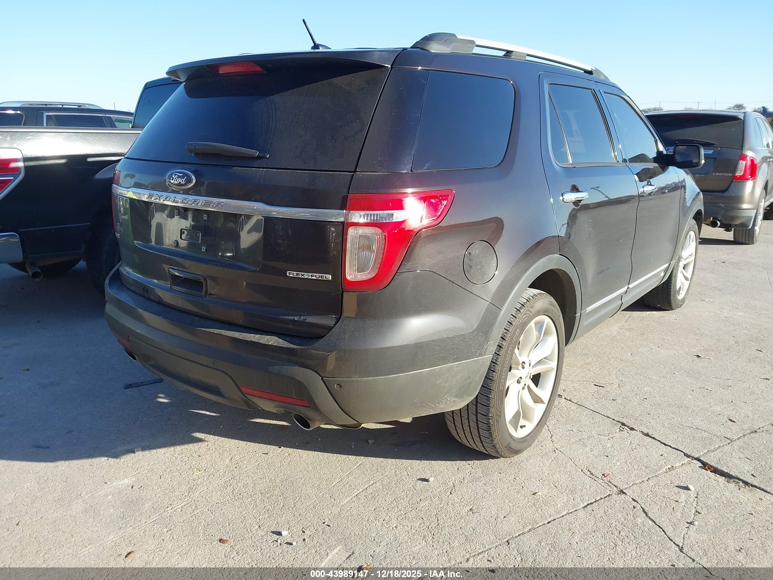 FORD EXPLORER image 4